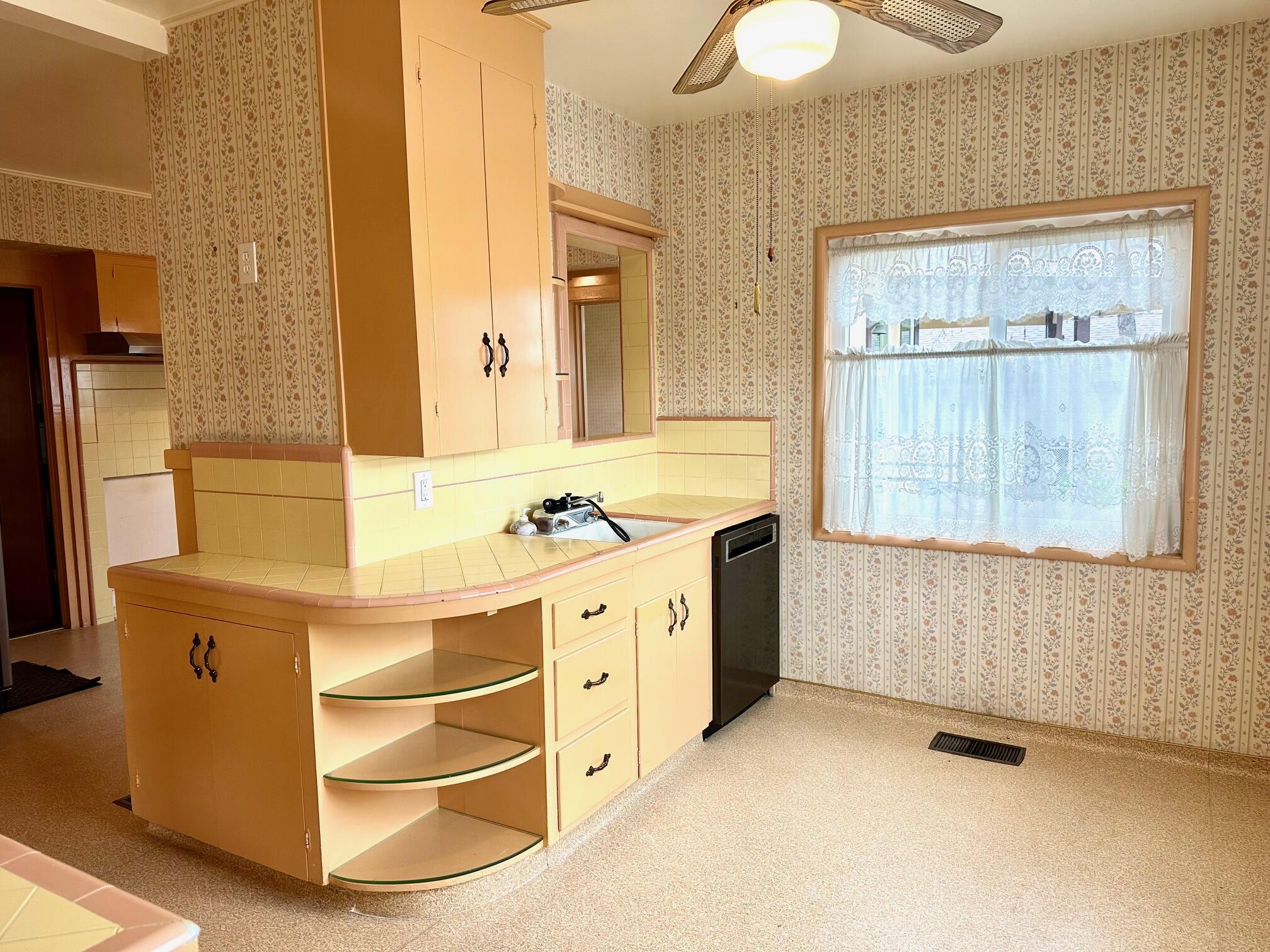 1301 N Douty, Hanford, CA 93230