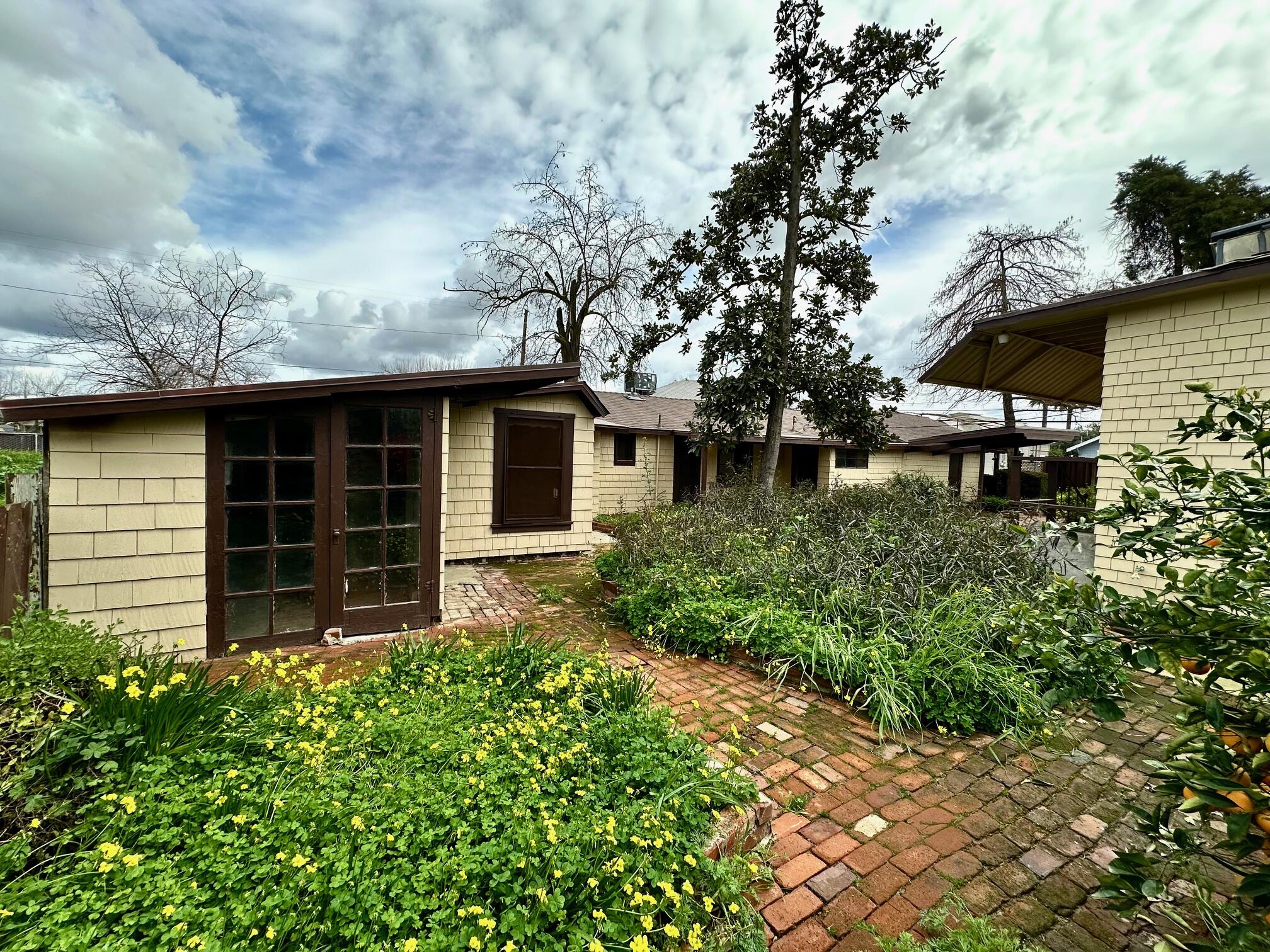 1301 N Douty, Hanford, CA 93230