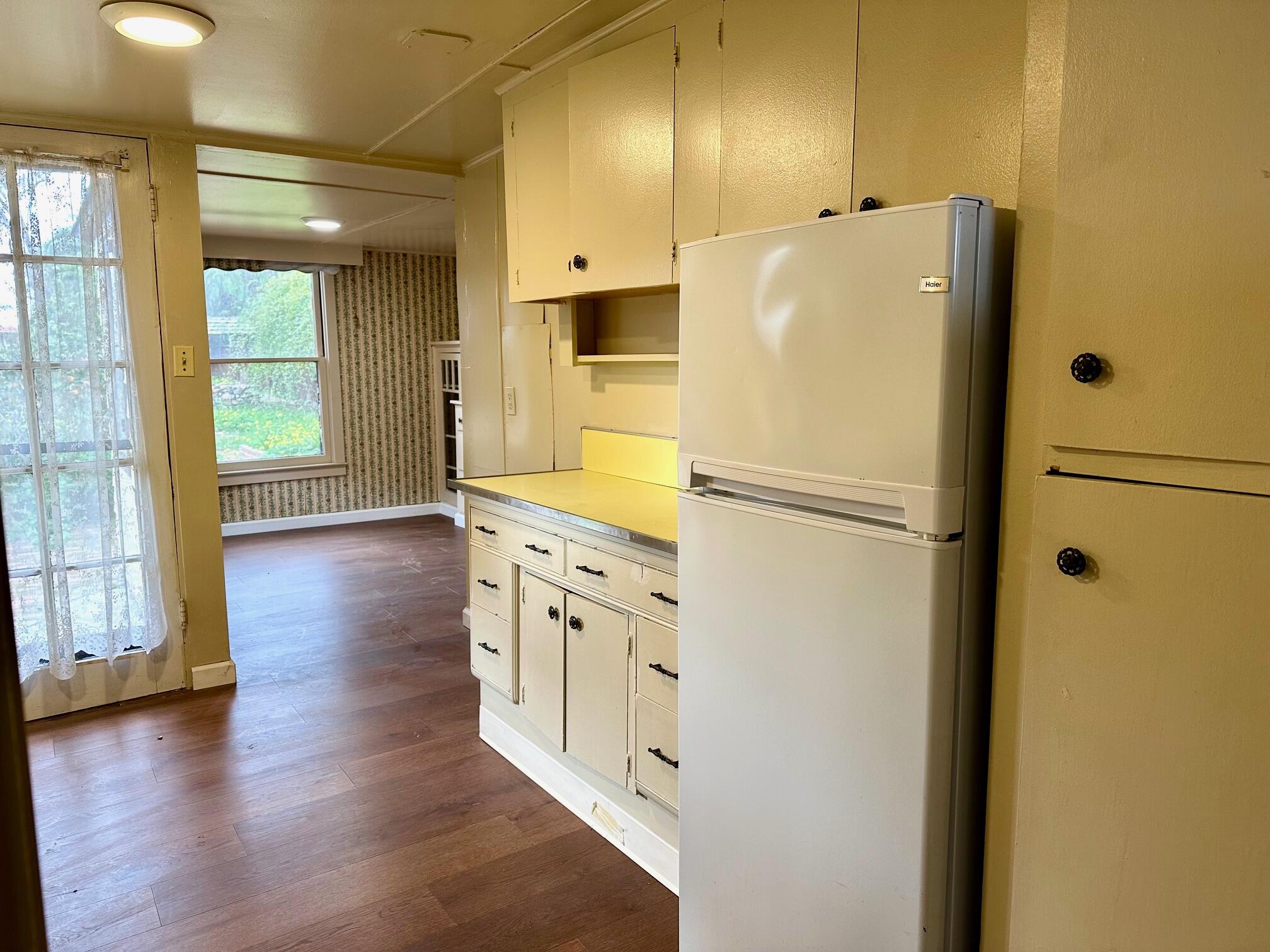 1301 N Douty, Hanford, CA 93230