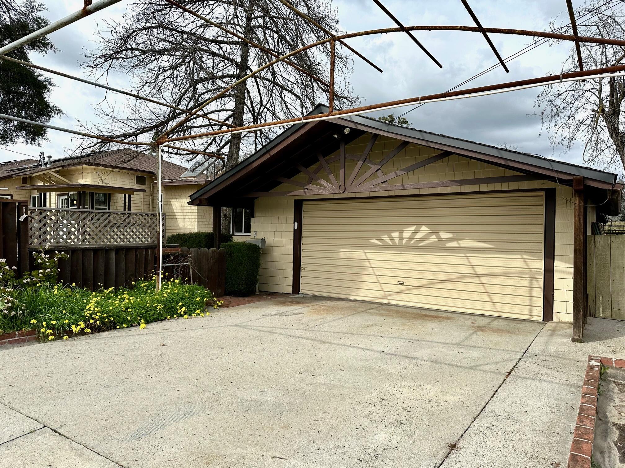 1301 N Douty, Hanford, CA 93230