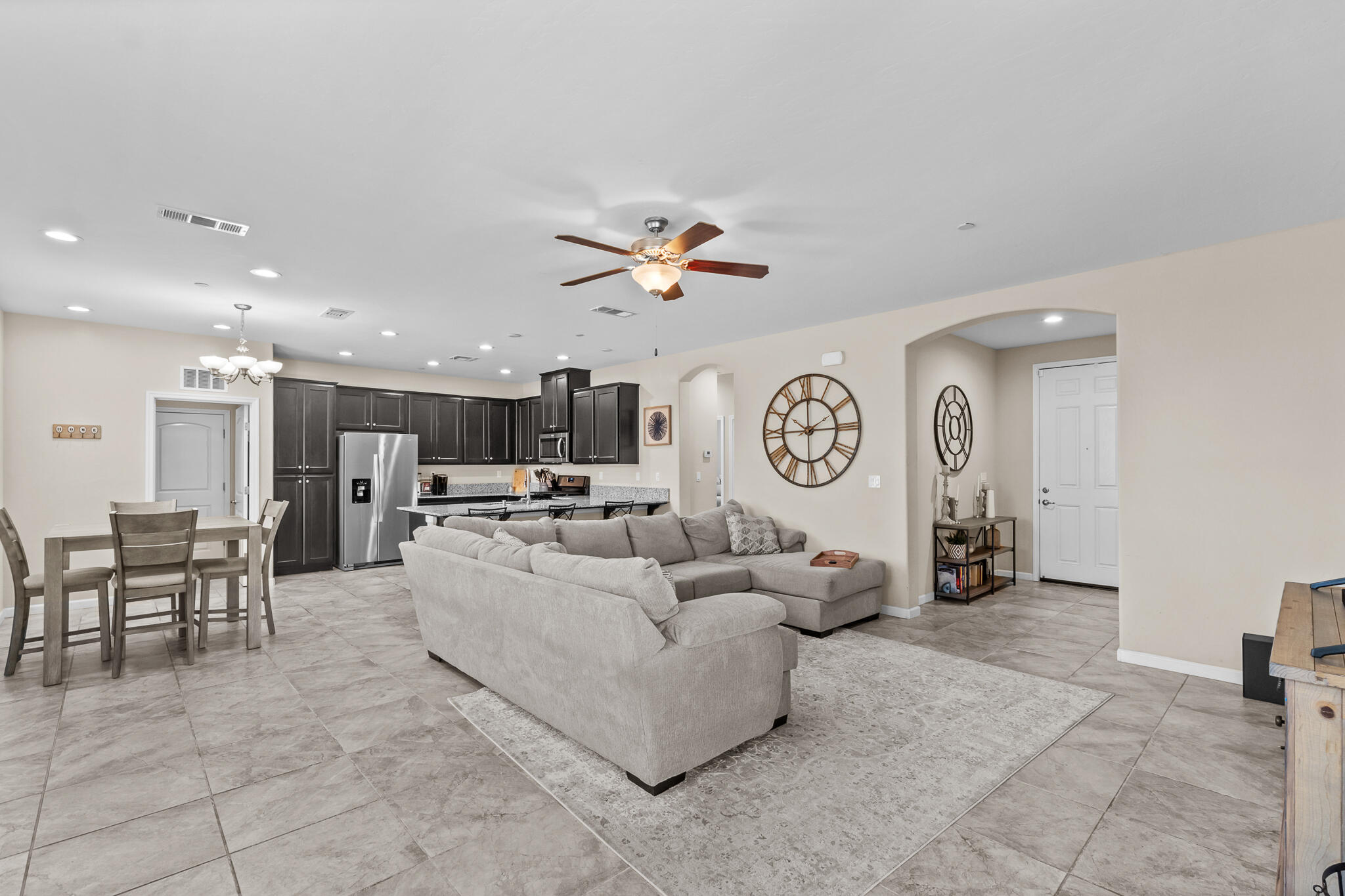 1727 Bristol Ave, Tulare, CA 93274