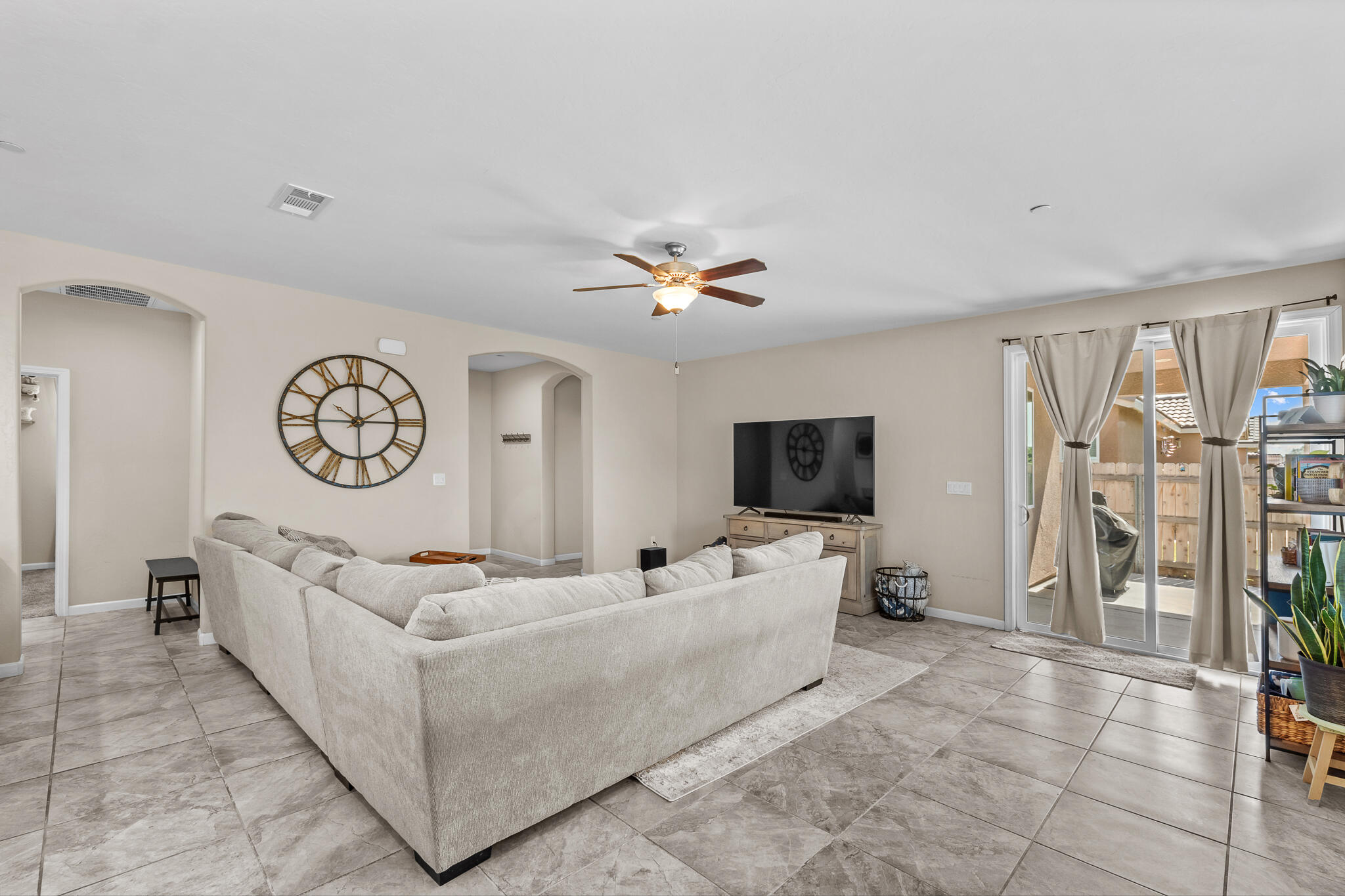 1727 Bristol Ave, Tulare, CA 93274