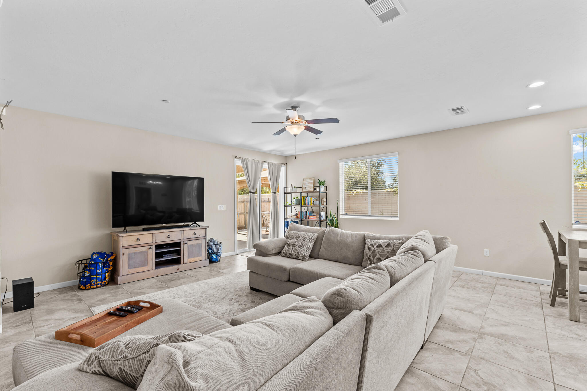 1727 Bristol Ave, Tulare, CA 93274