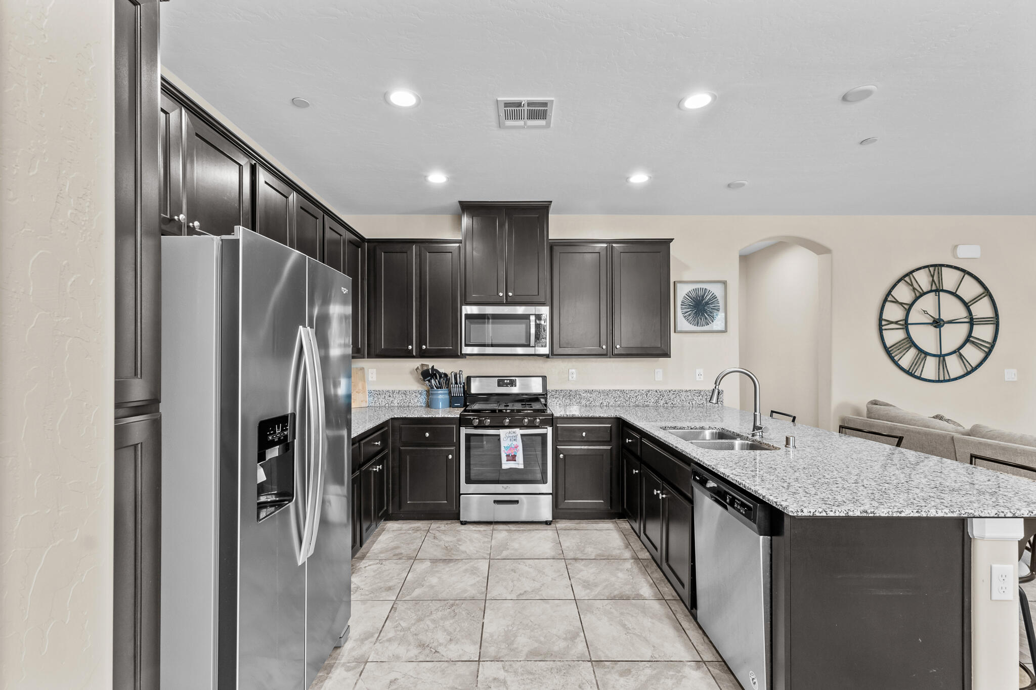 1727 Bristol Ave, Tulare, CA 93274