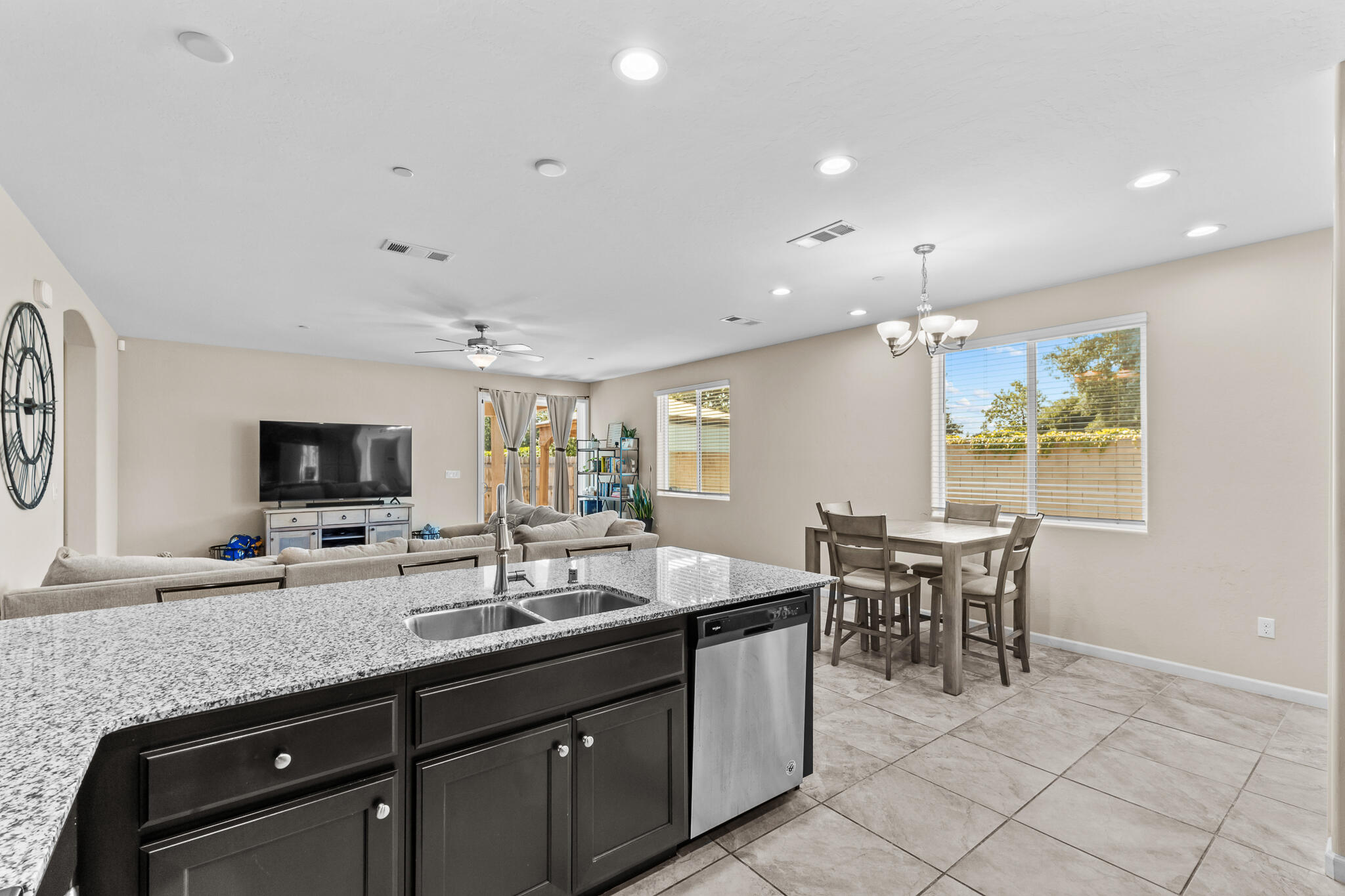 1727 Bristol Ave, Tulare, CA 93274