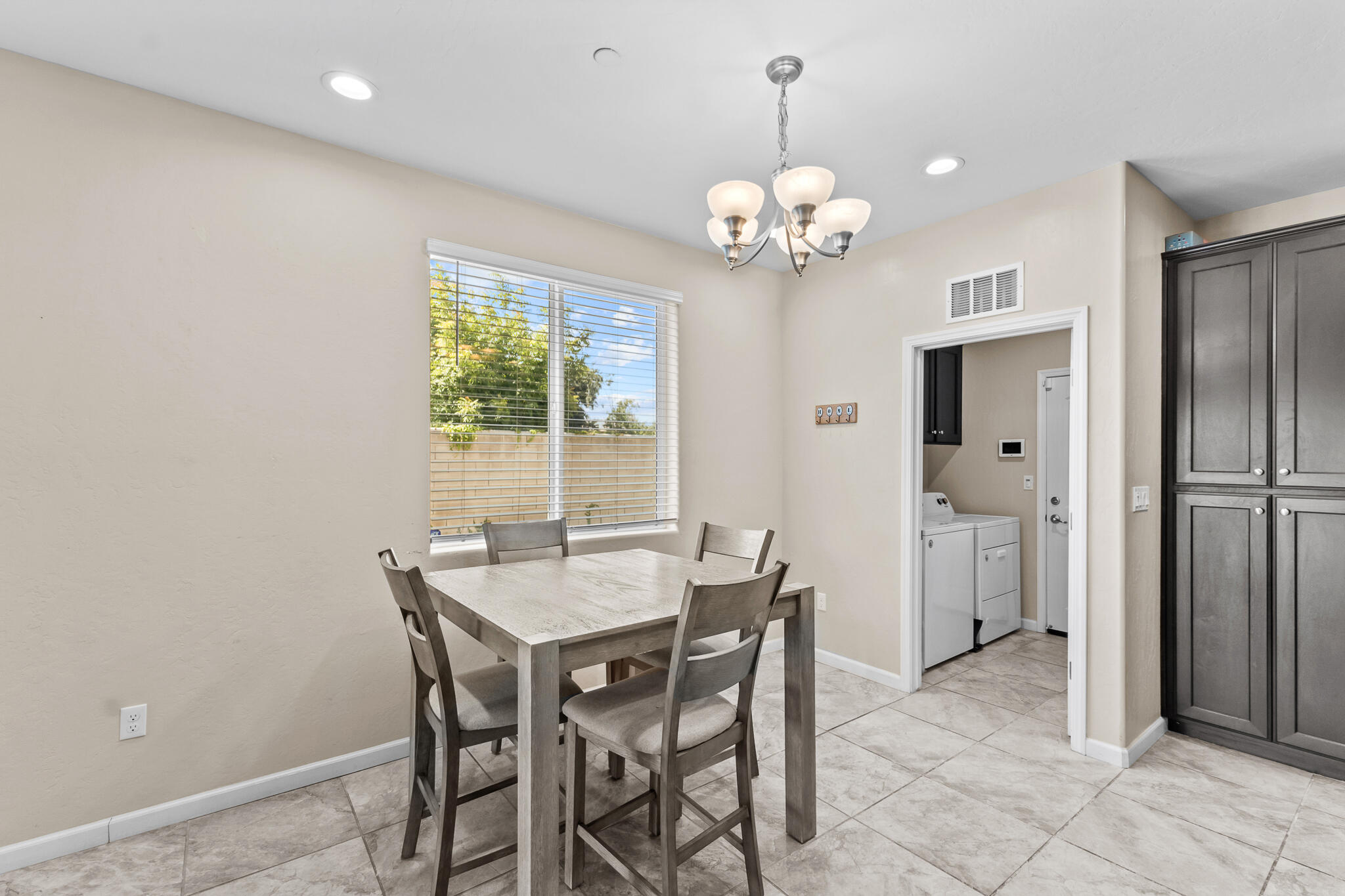 1727 Bristol Ave, Tulare, CA 93274