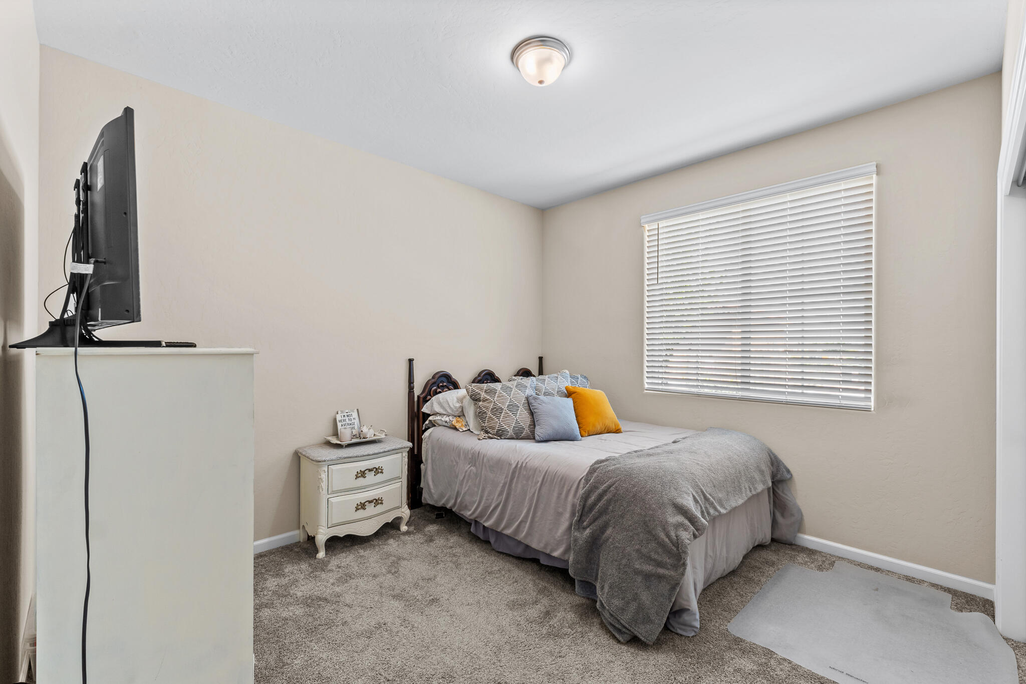 1727 Bristol Ave, Tulare, CA 93274