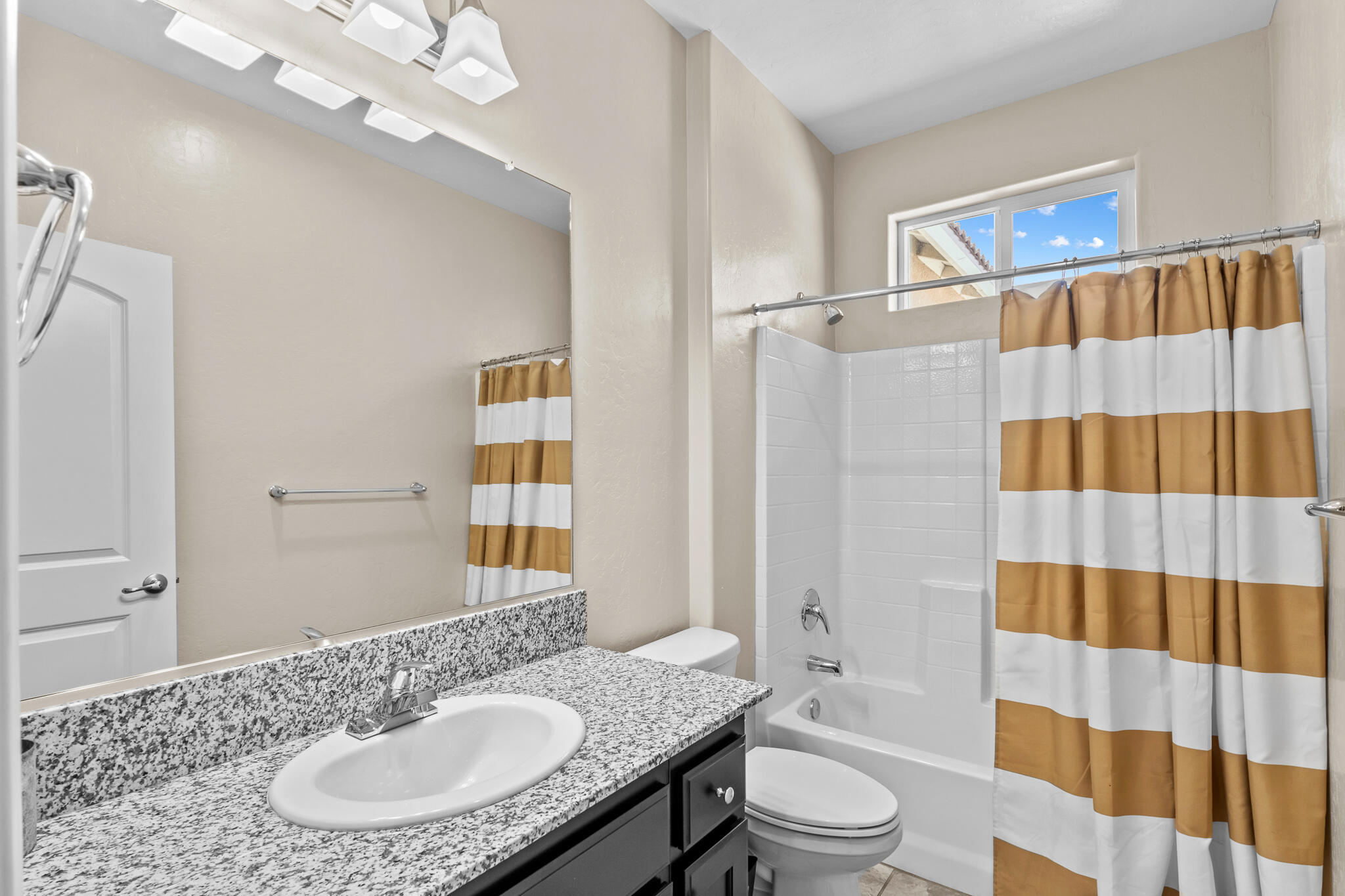 1727 Bristol Ave, Tulare, CA 93274