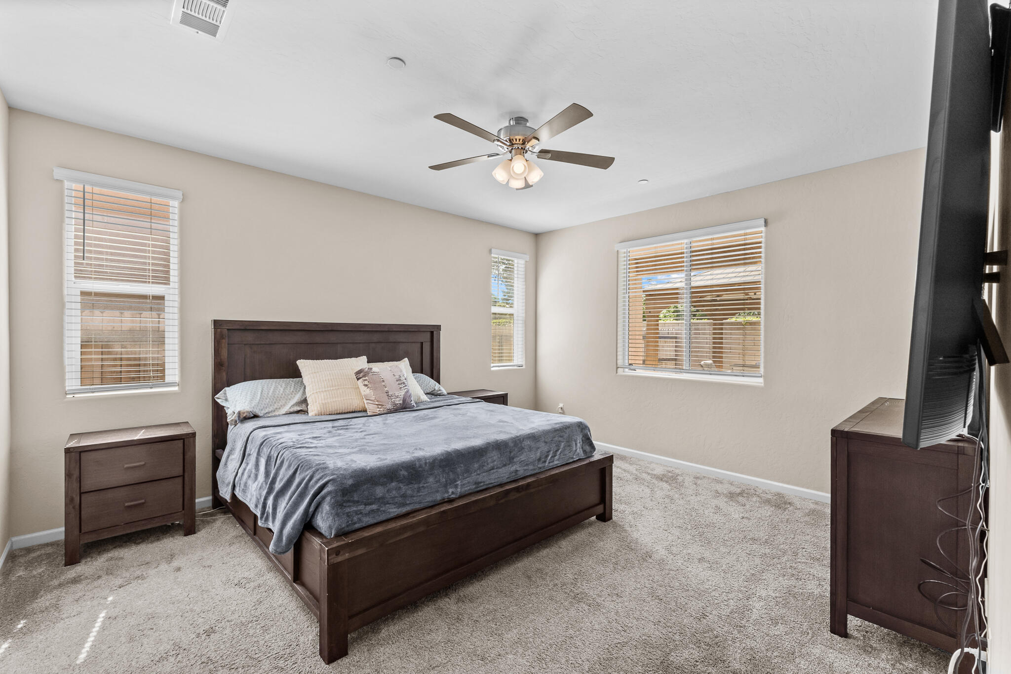 1727 Bristol Ave, Tulare, CA 93274