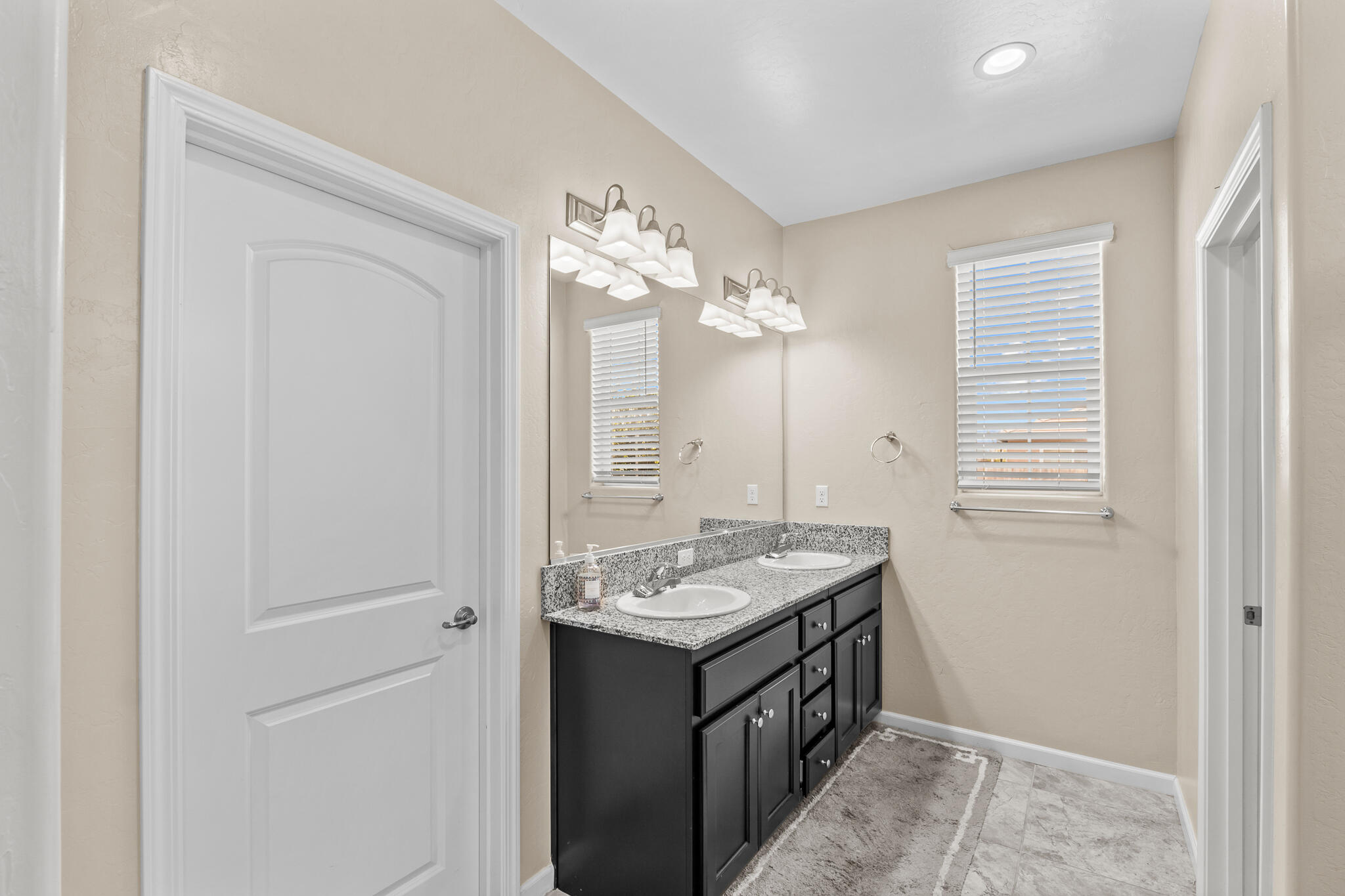 1727 Bristol Ave, Tulare, CA 93274