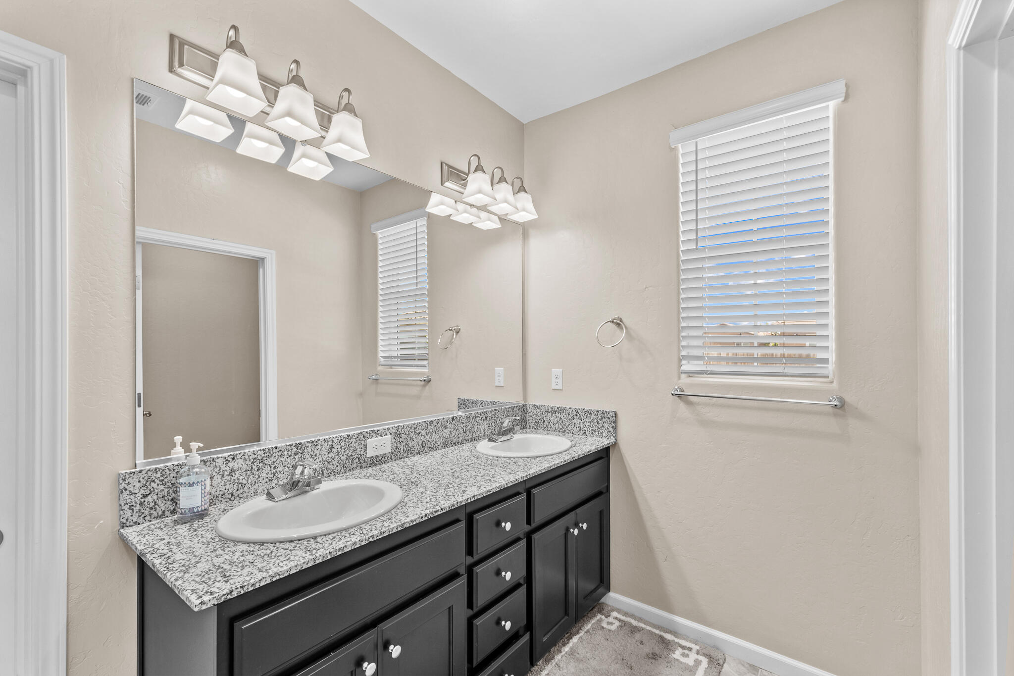 1727 Bristol Ave, Tulare, CA 93274