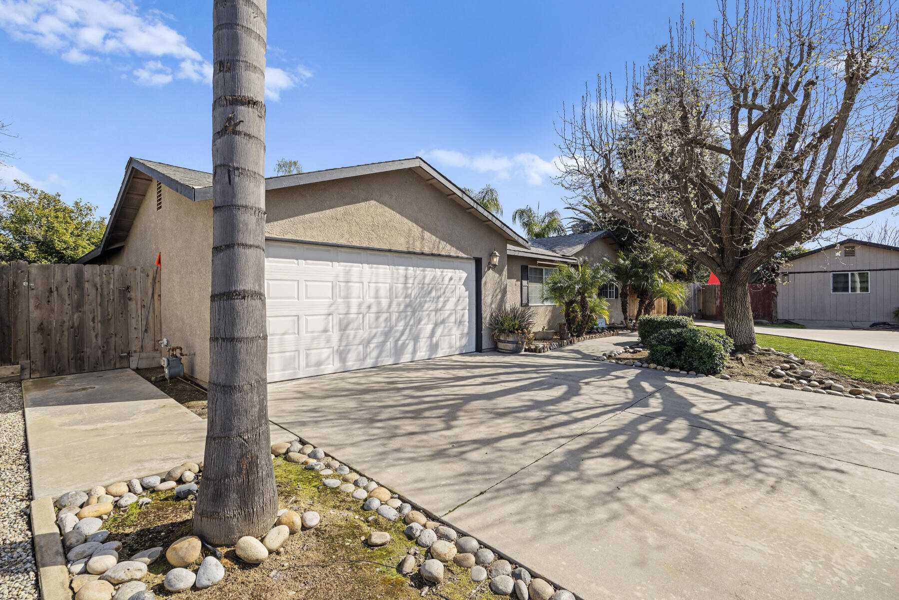 618 Birdsong Ct, Exeter, CA 93221