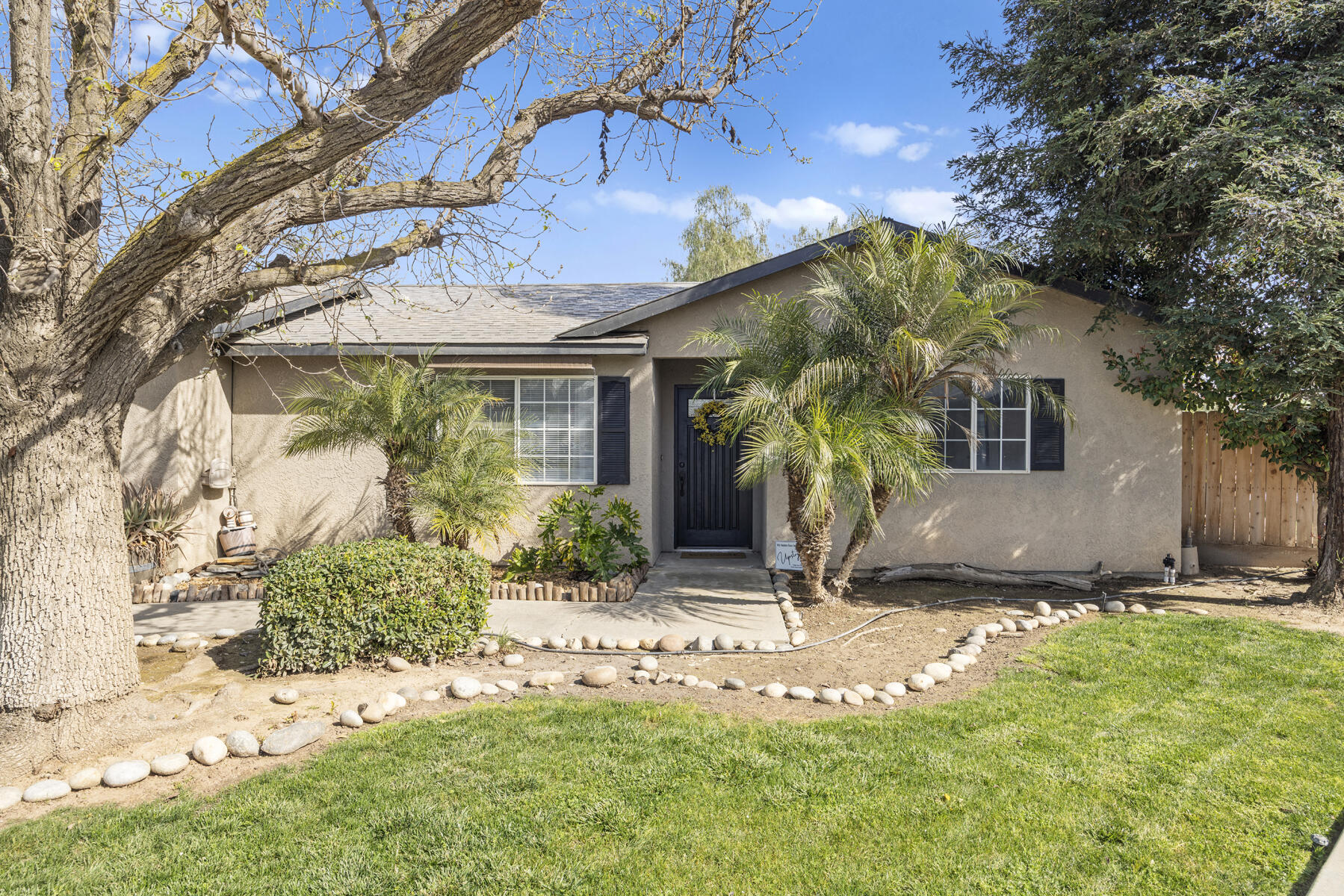 618 Birdsong Ct, Exeter, CA 93221