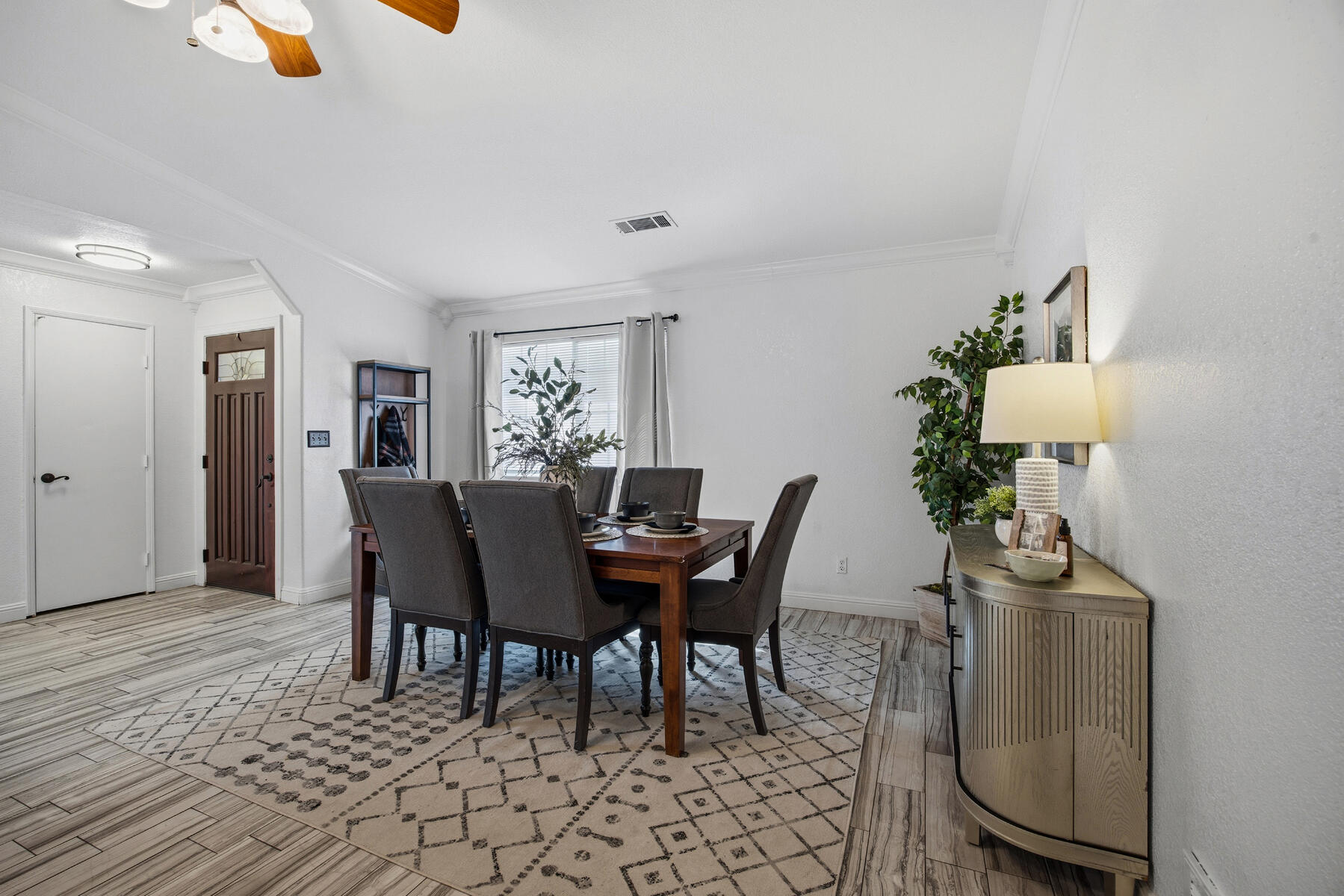 618 Birdsong Ct, Exeter, CA 93221