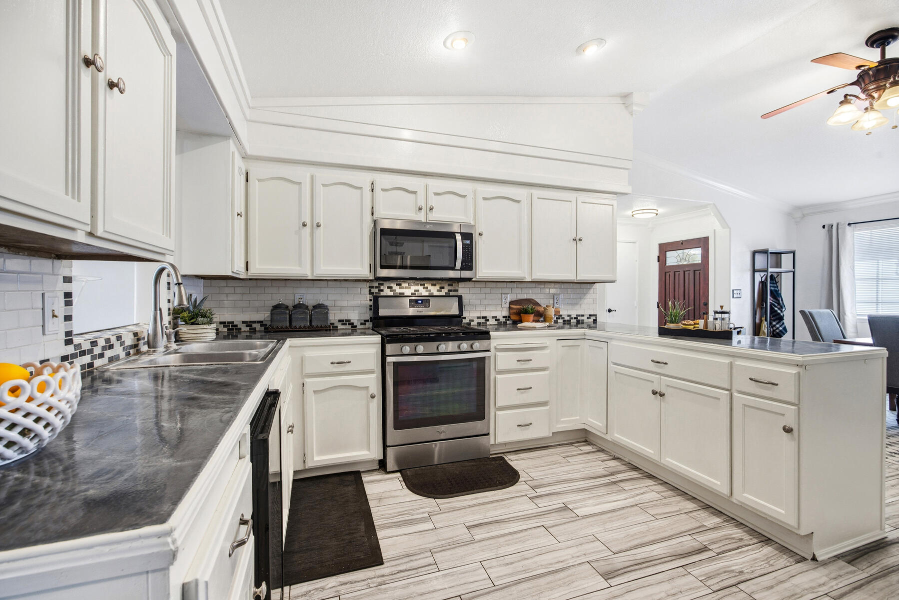 618 Birdsong Ct, Exeter, CA 93221