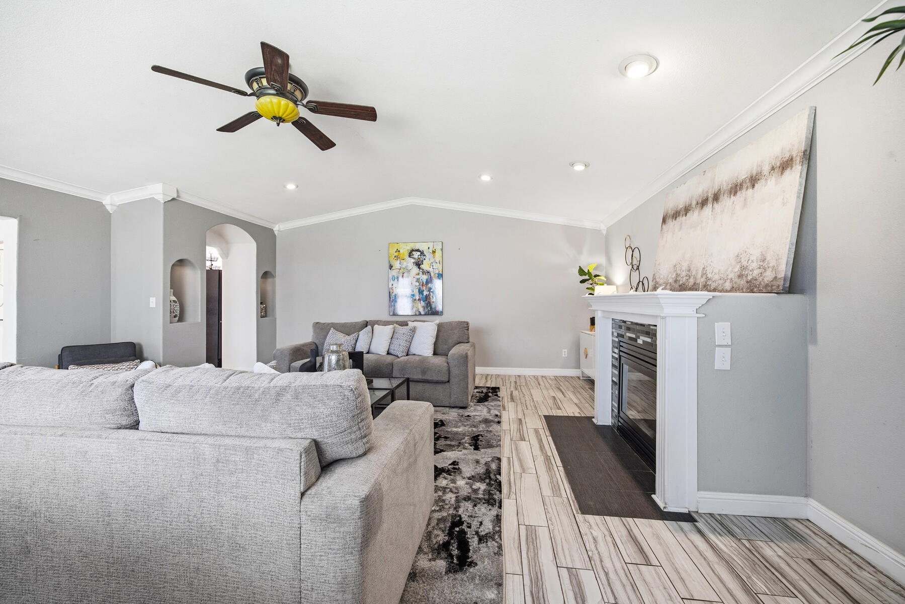 618 Birdsong Ct, Exeter, CA 93221