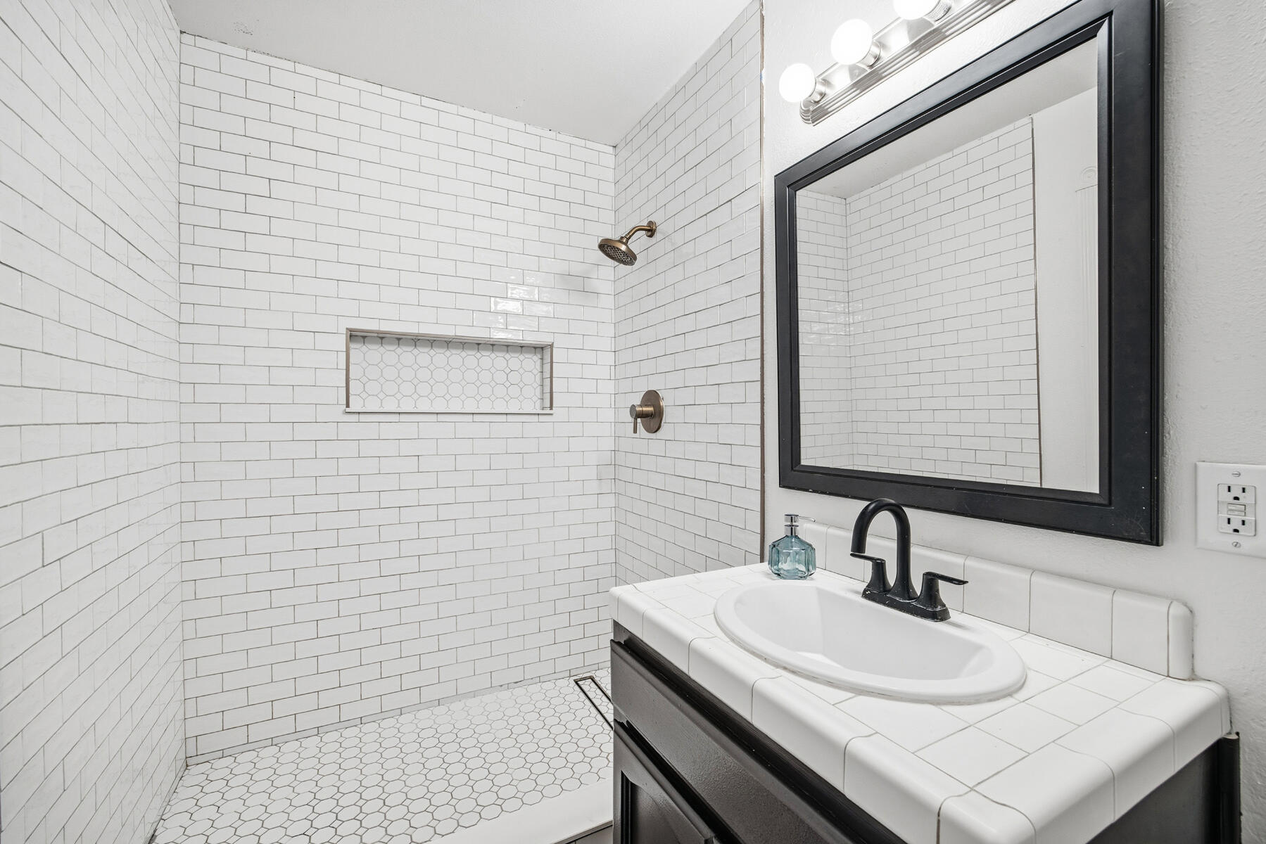 618 Birdsong Ct, Exeter, CA 93221