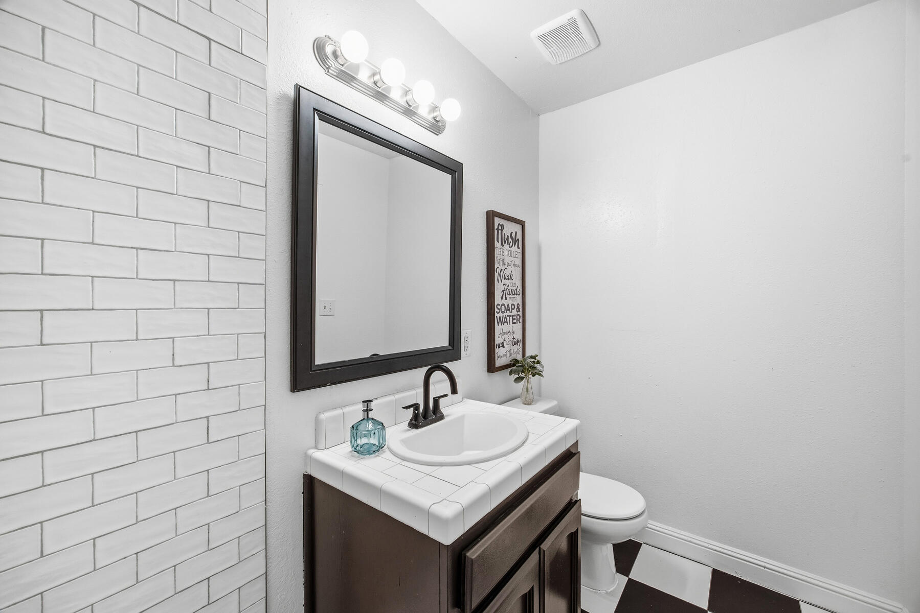 618 Birdsong Ct, Exeter, CA 93221