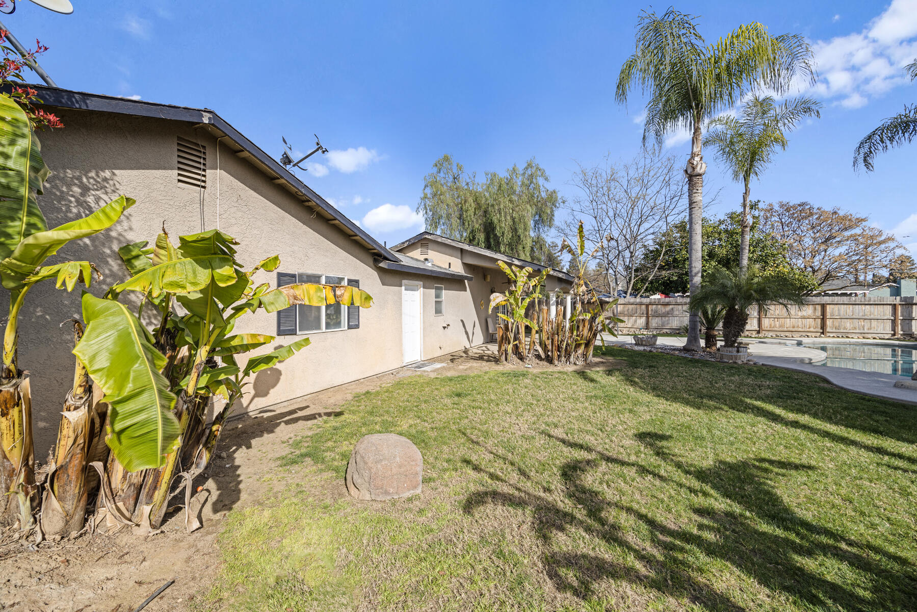 618 Birdsong Ct, Exeter, CA 93221