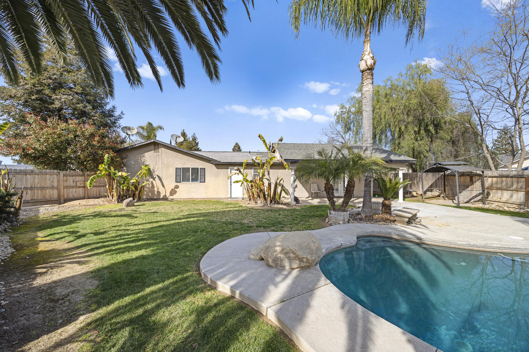 618 Birdsong Ct, Exeter, CA 93221