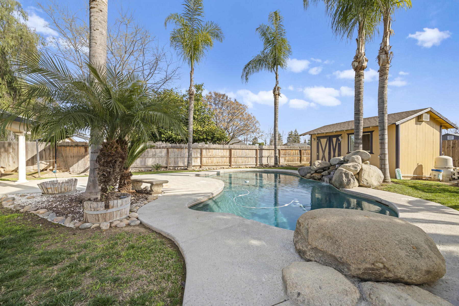 618 Birdsong Ct, Exeter, CA 93221