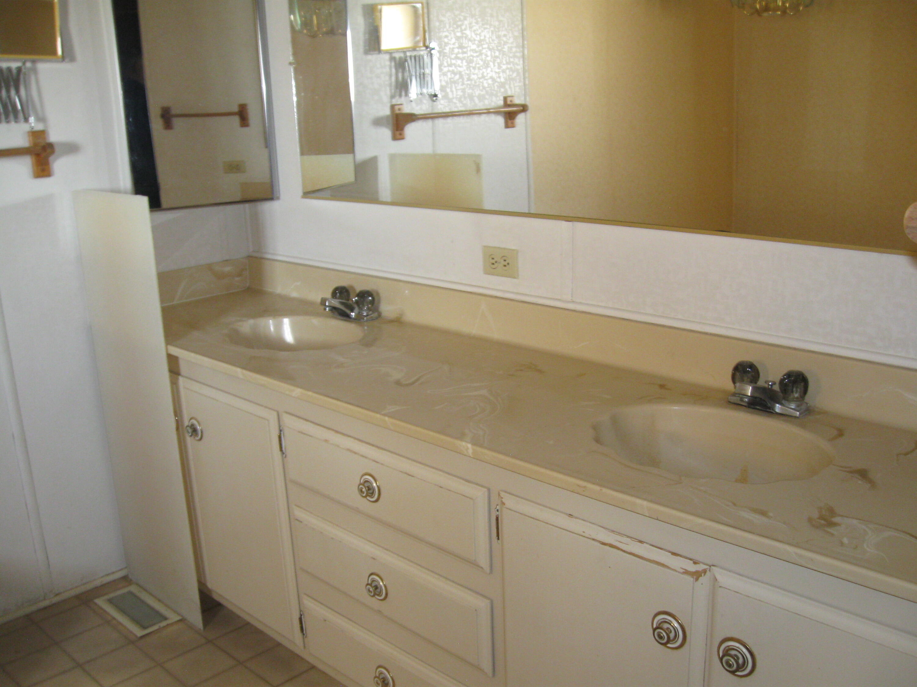 225 N Akers St ##310, Visalia, CA 93291
