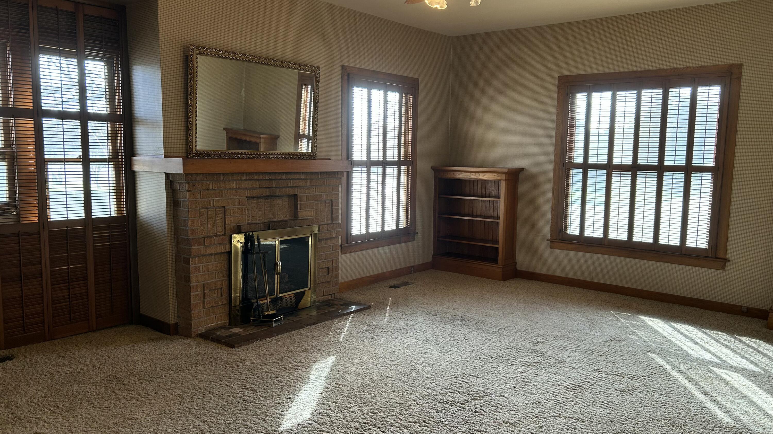 234 S D St, Tulare, CA 93274