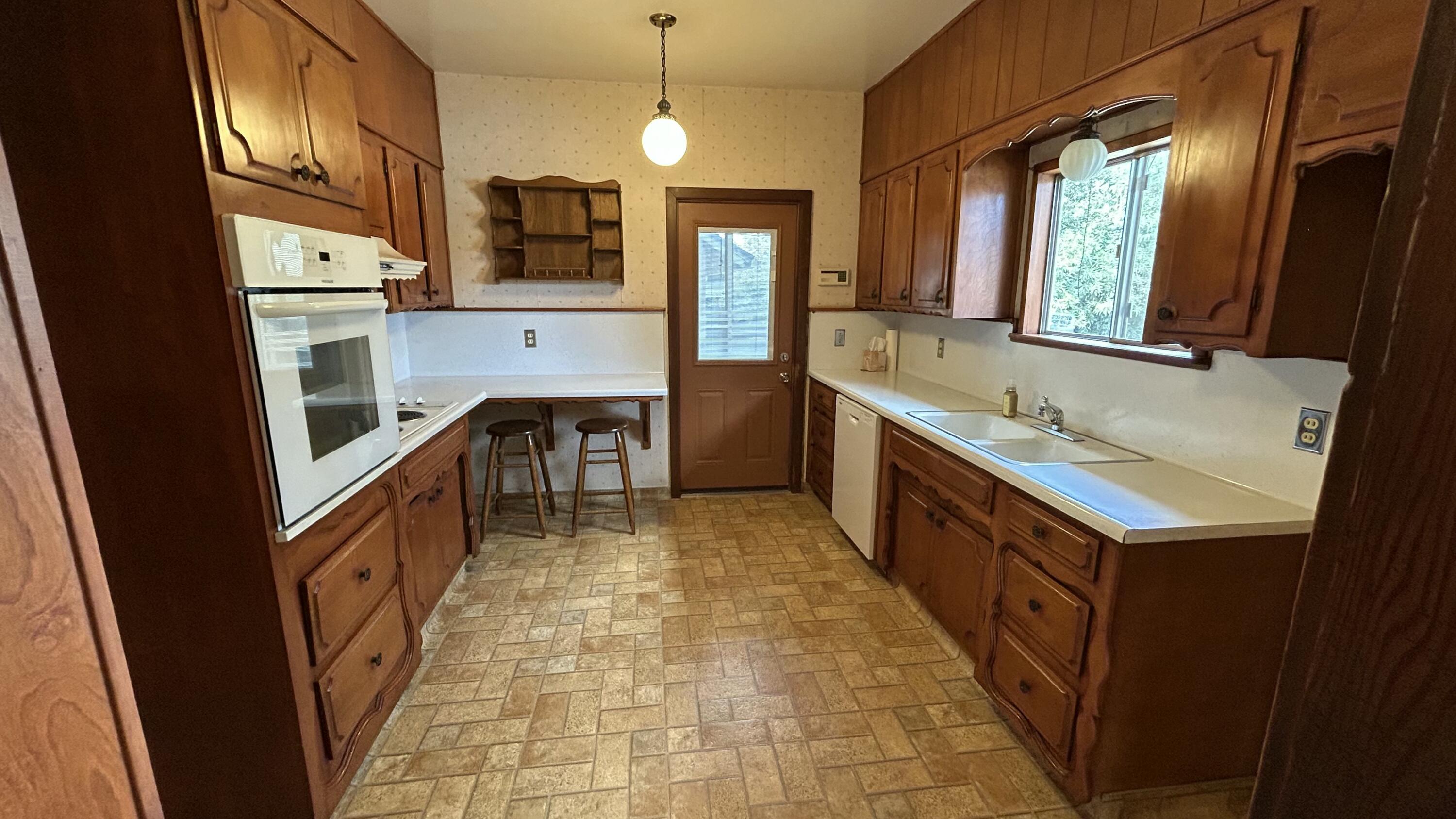 234 S D St, Tulare, CA 93274