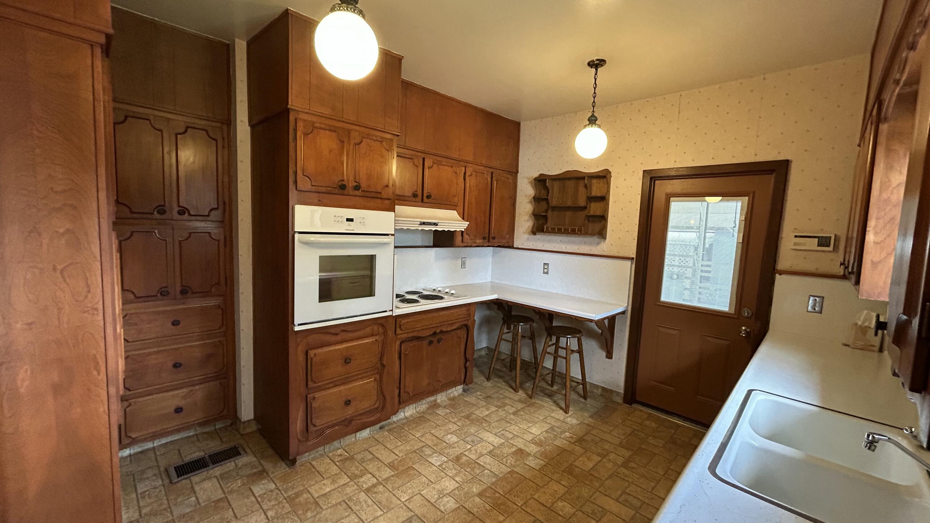 234 S D St, Tulare, CA 93274