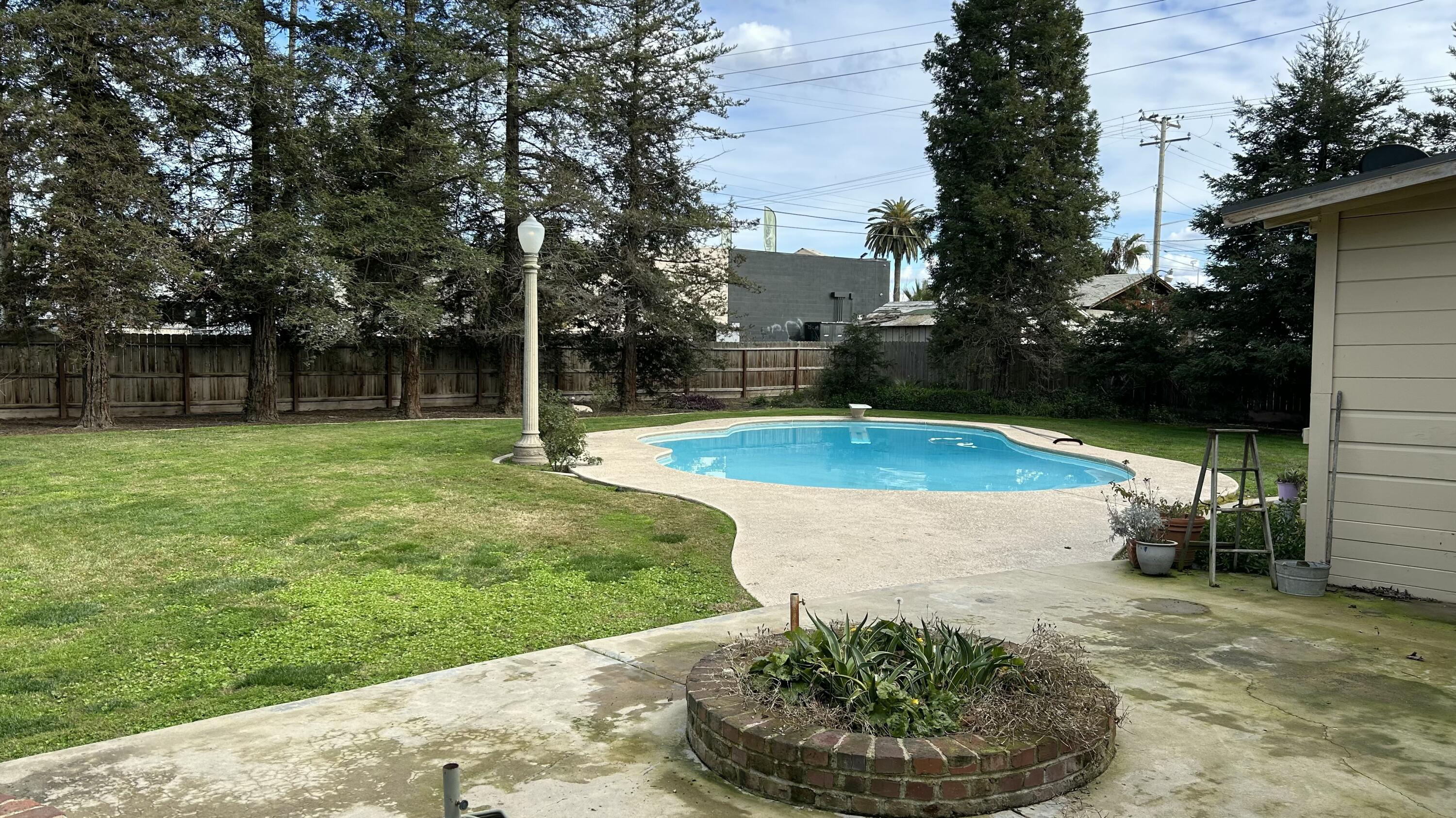 234 S D St, Tulare, CA 93274