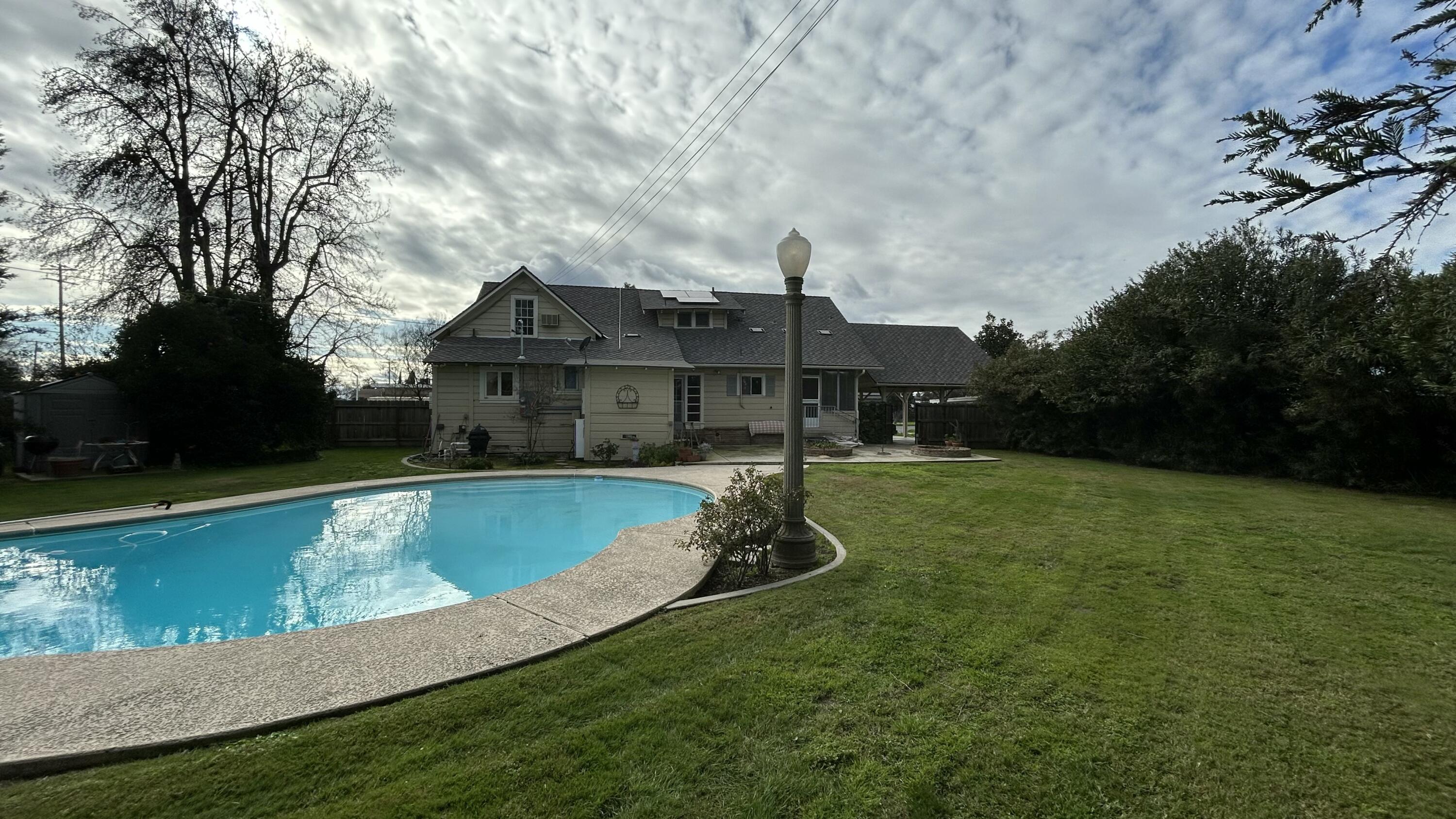 234 S D St, Tulare, CA 93274