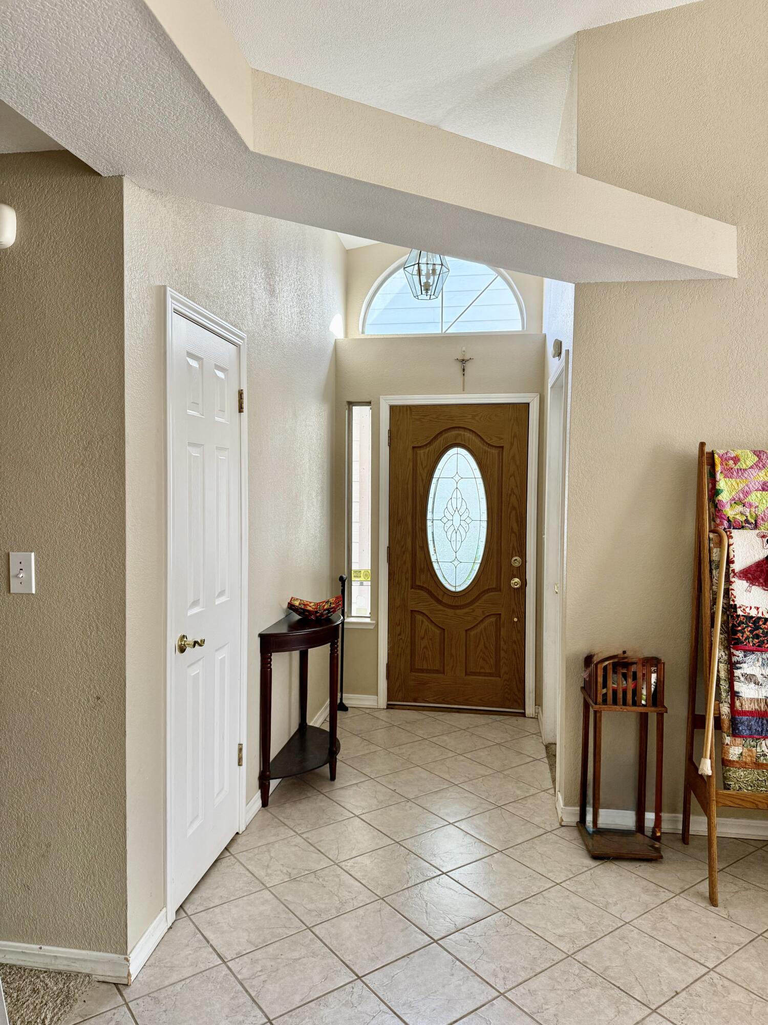 524 N Velie Ct, Visalia, CA 93292