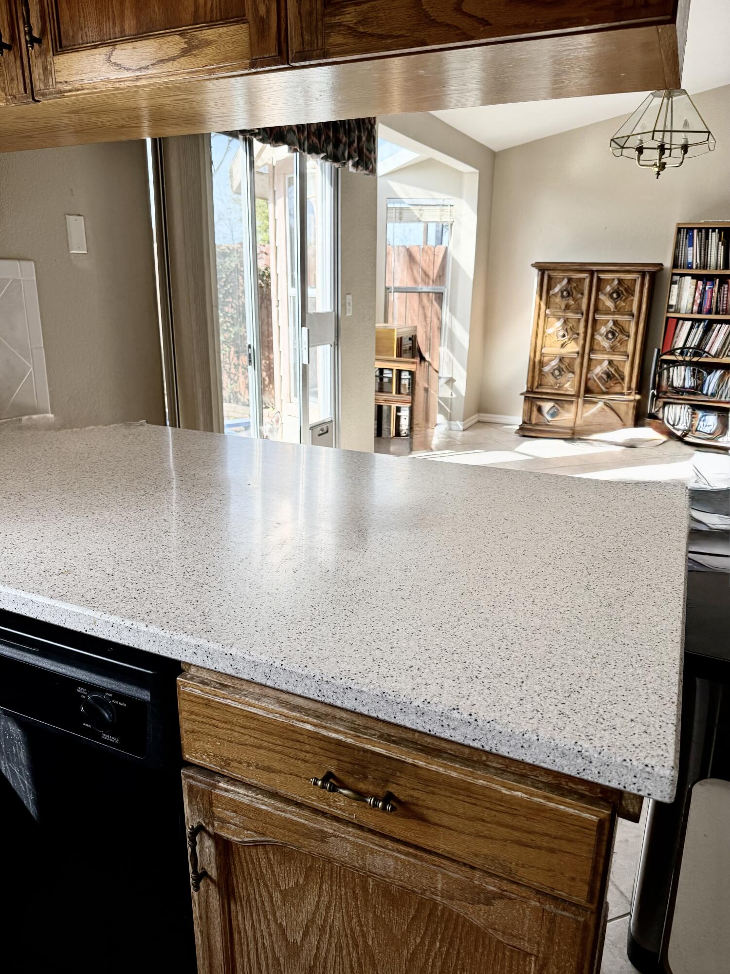 524 N Velie Ct, Visalia, CA 93292