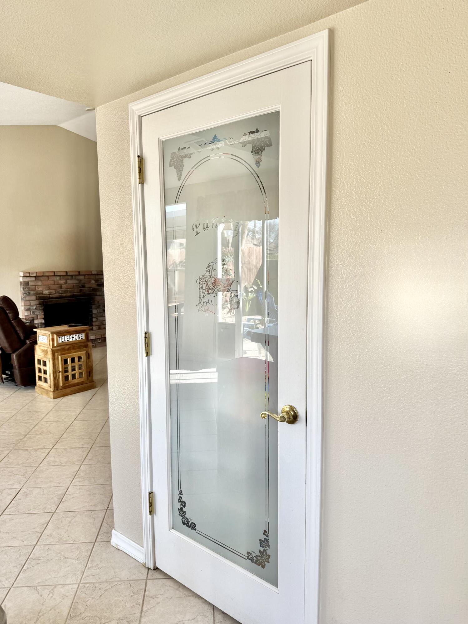 524 N Velie Ct, Visalia, CA 93292