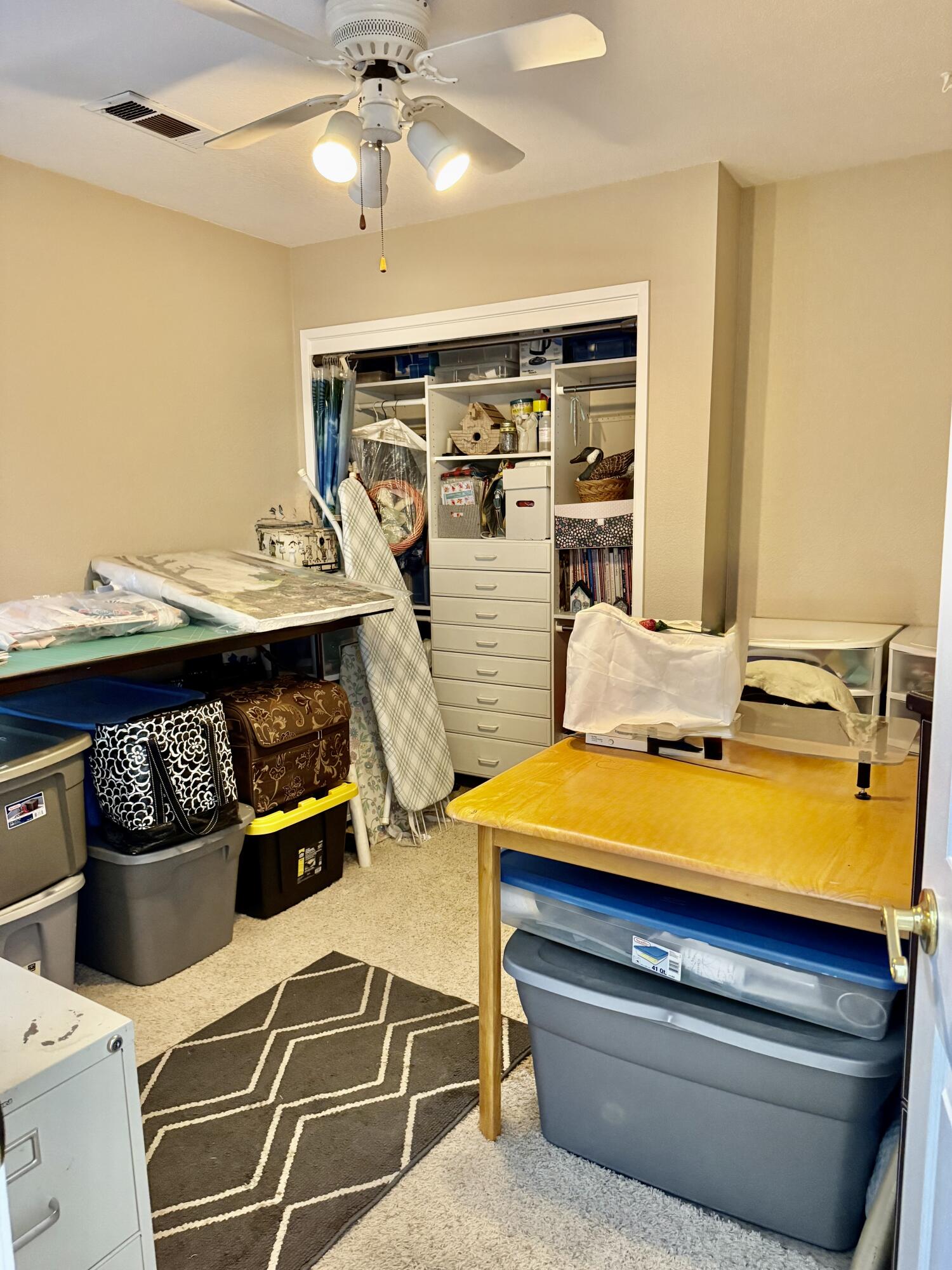 524 N Velie Ct, Visalia, CA 93292