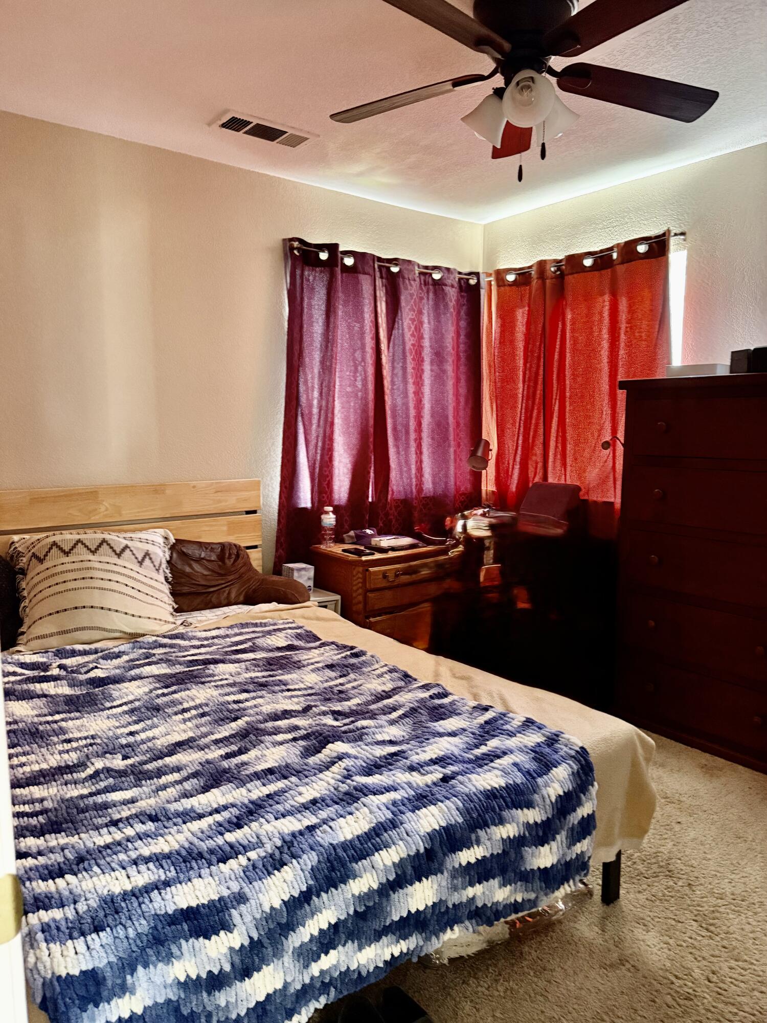 524 N Velie Ct, Visalia, CA 93292