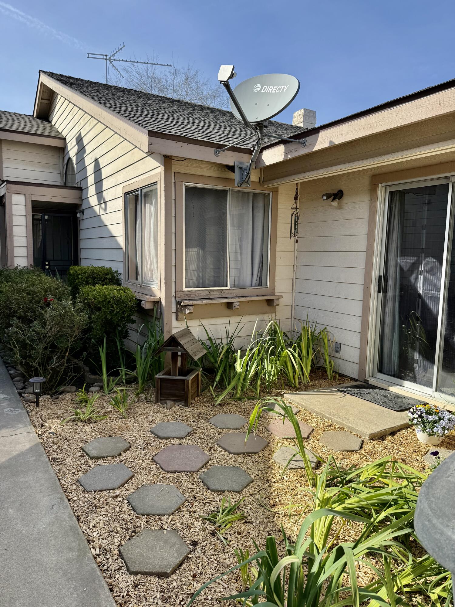 524 N Velie Ct, Visalia, CA 93292