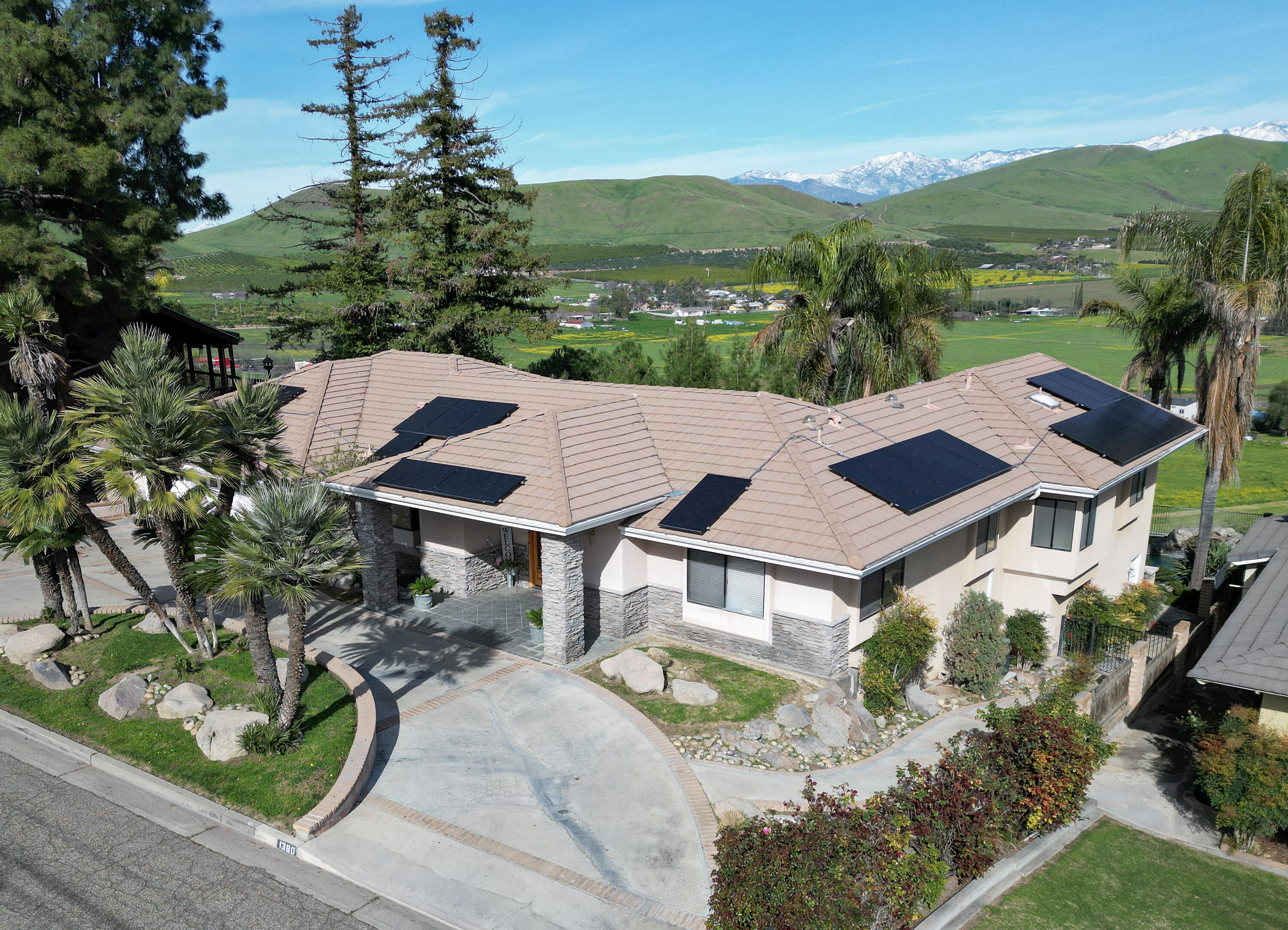 1380 N Highland Dr, Porterville, CA 93257