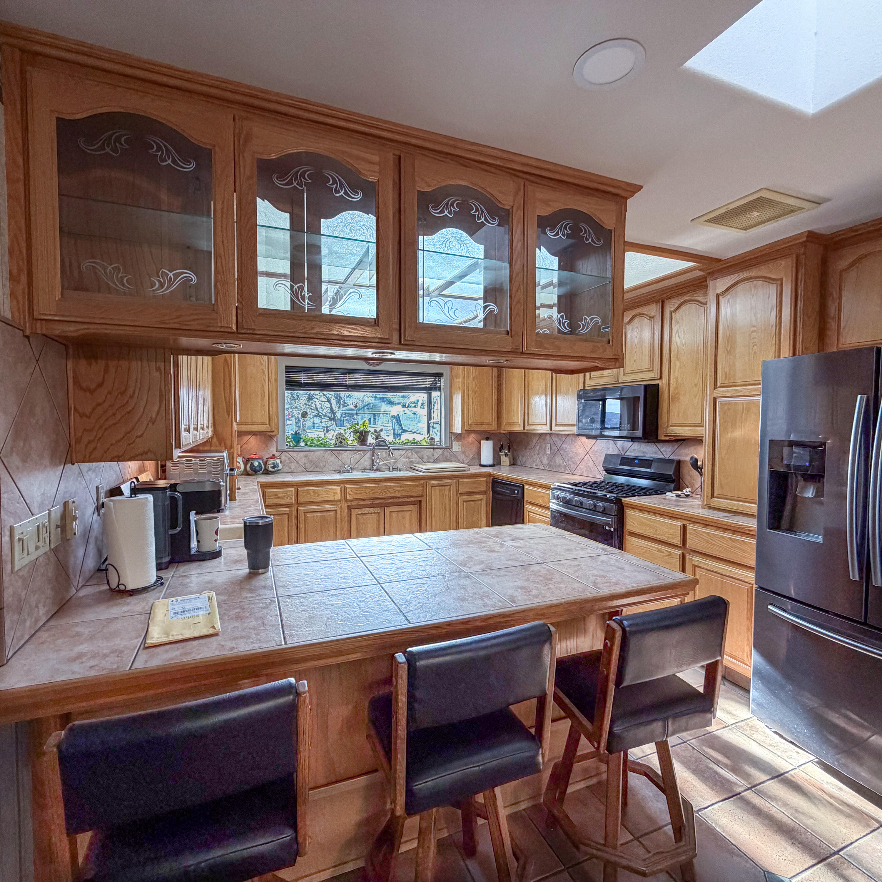 1380 N Highland Dr, Porterville, CA 93257