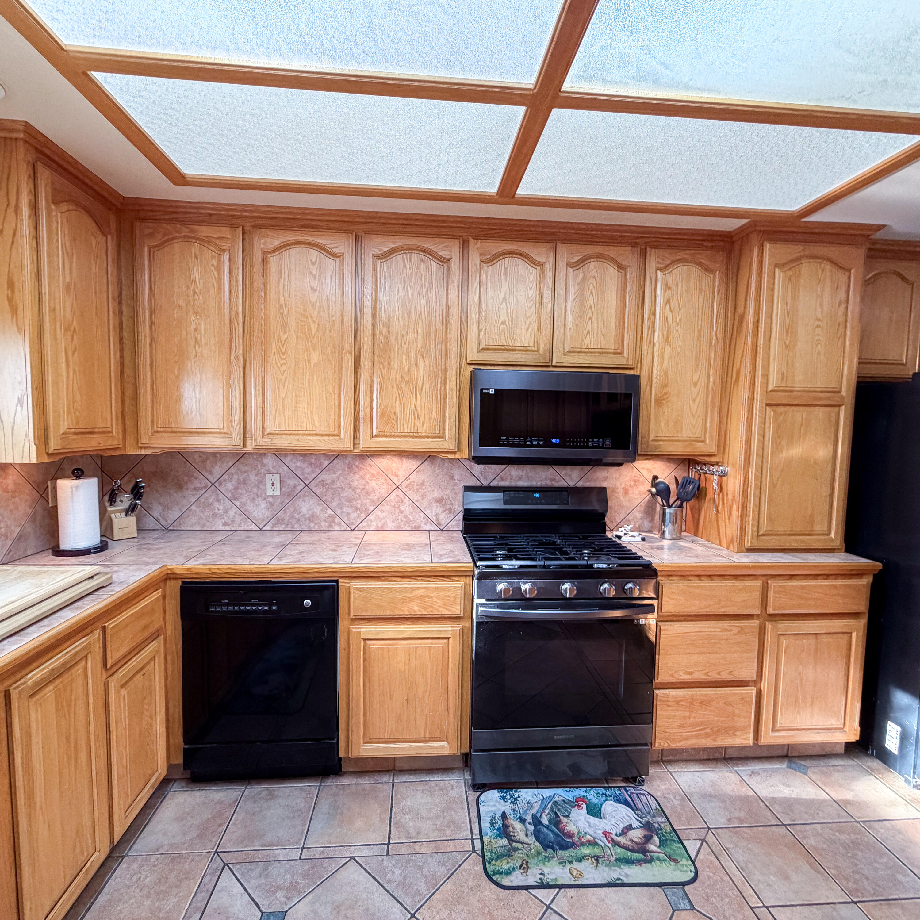 1380 N Highland Dr, Porterville, CA 93257