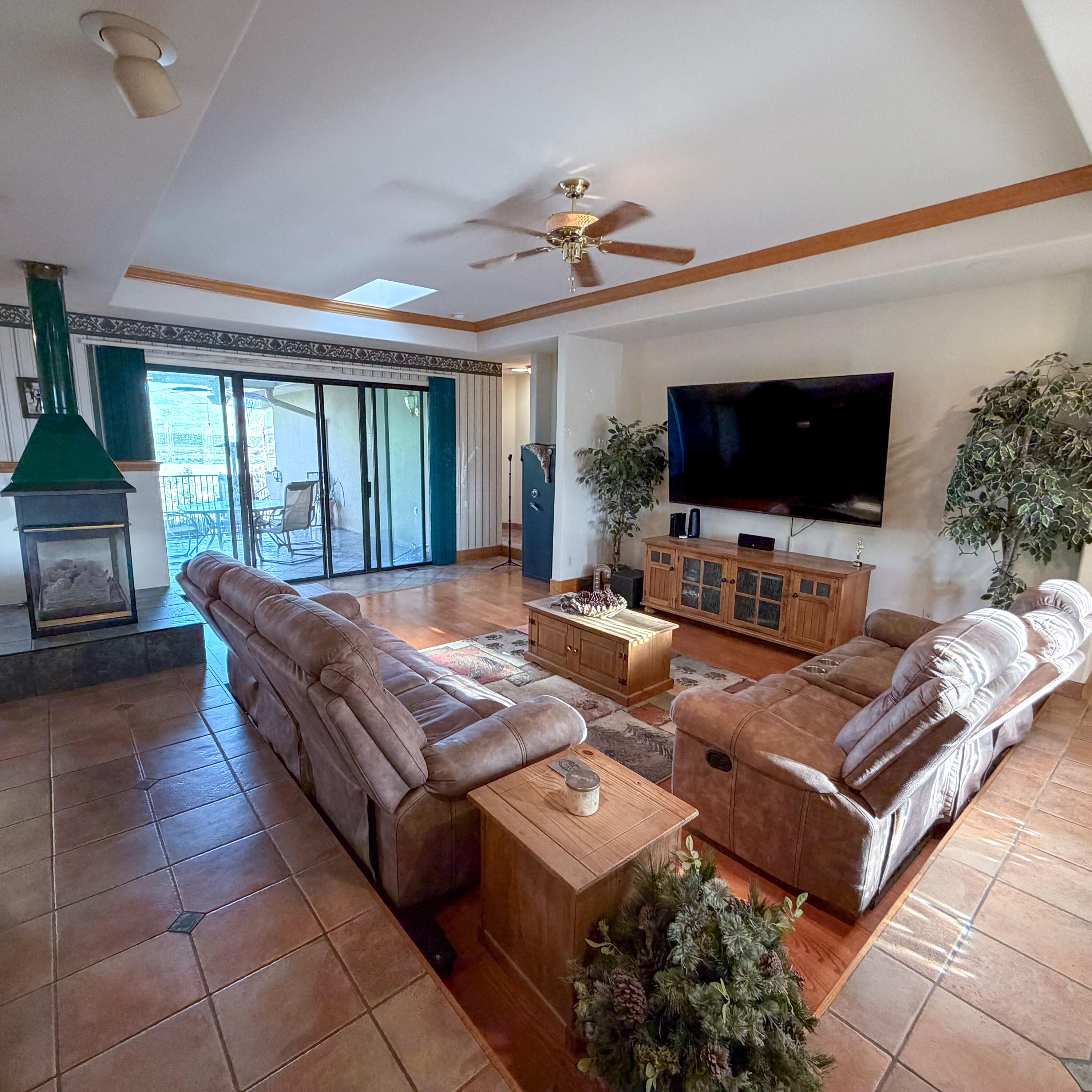 1380 N Highland Dr, Porterville, CA 93257