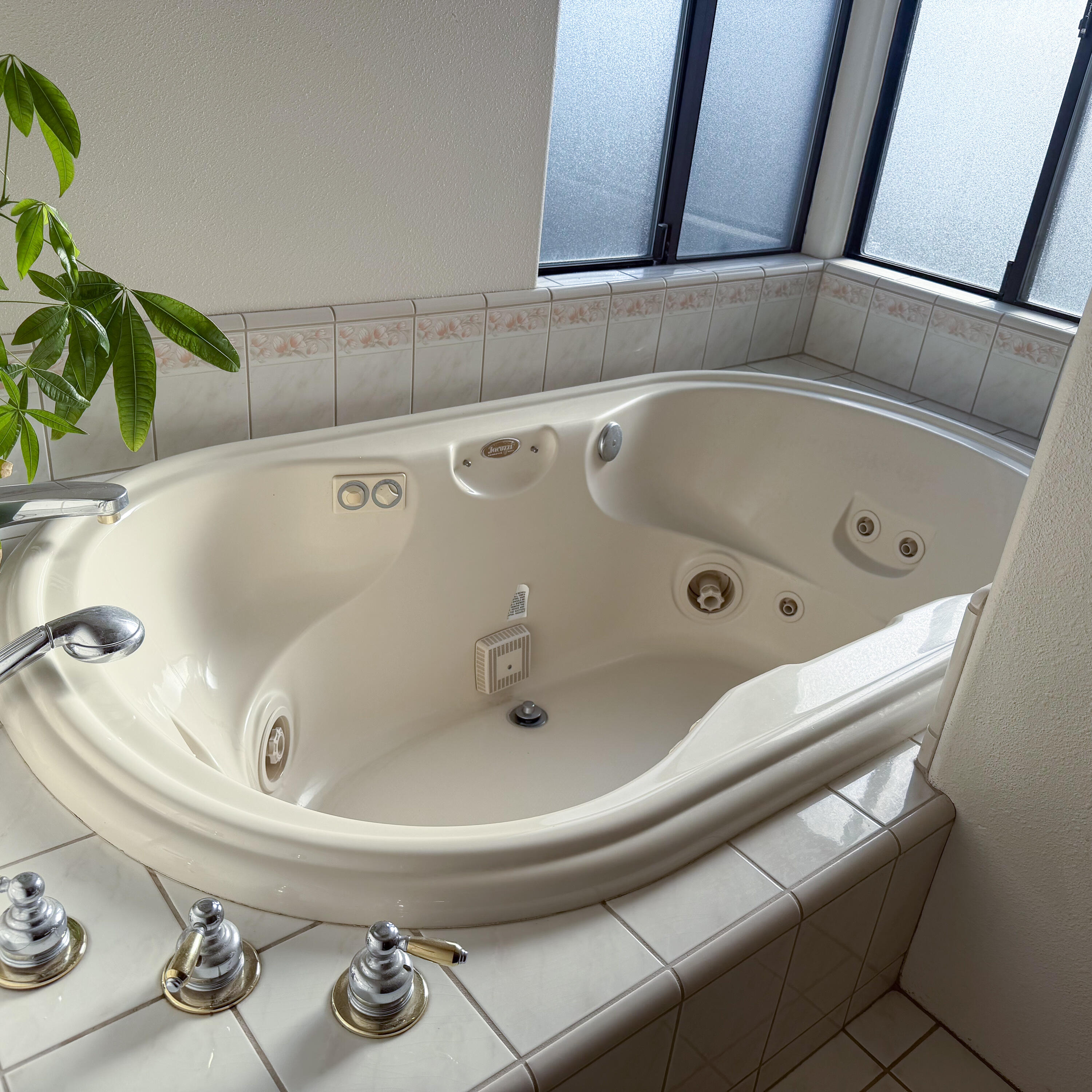 1380 N Highland Dr, Porterville, CA 93257