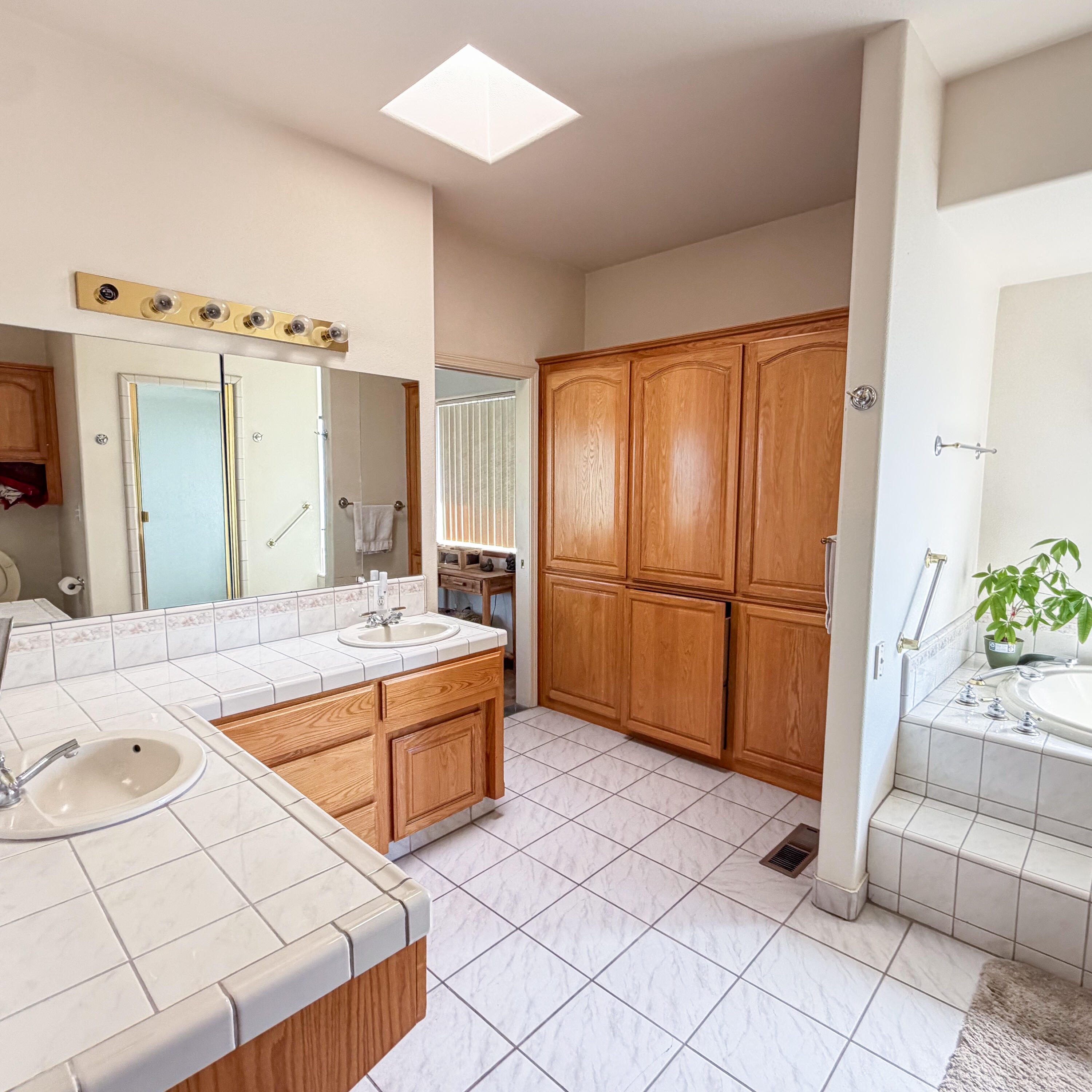 1380 N Highland Dr, Porterville, CA 93257