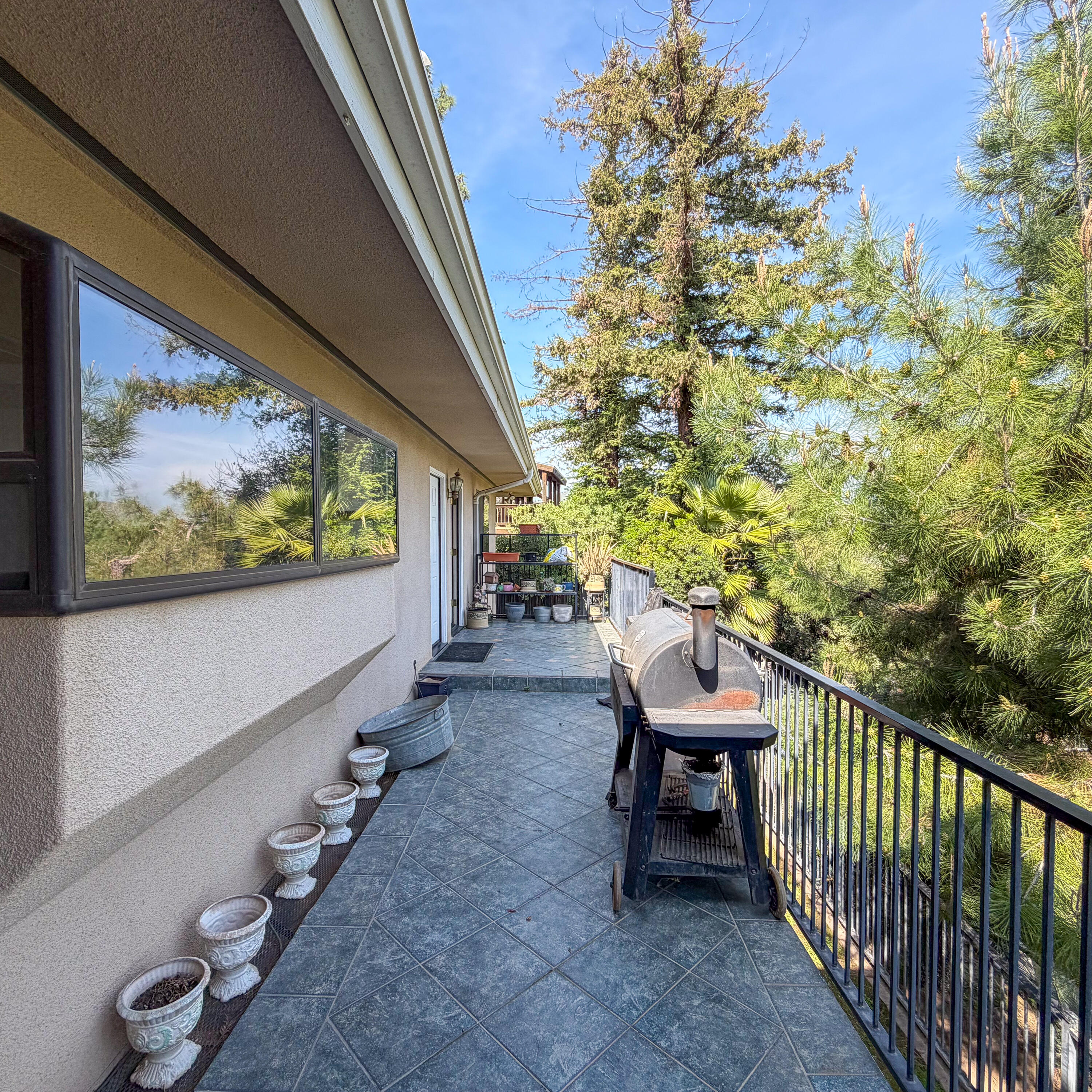 1380 N Highland Dr, Porterville, CA 93257