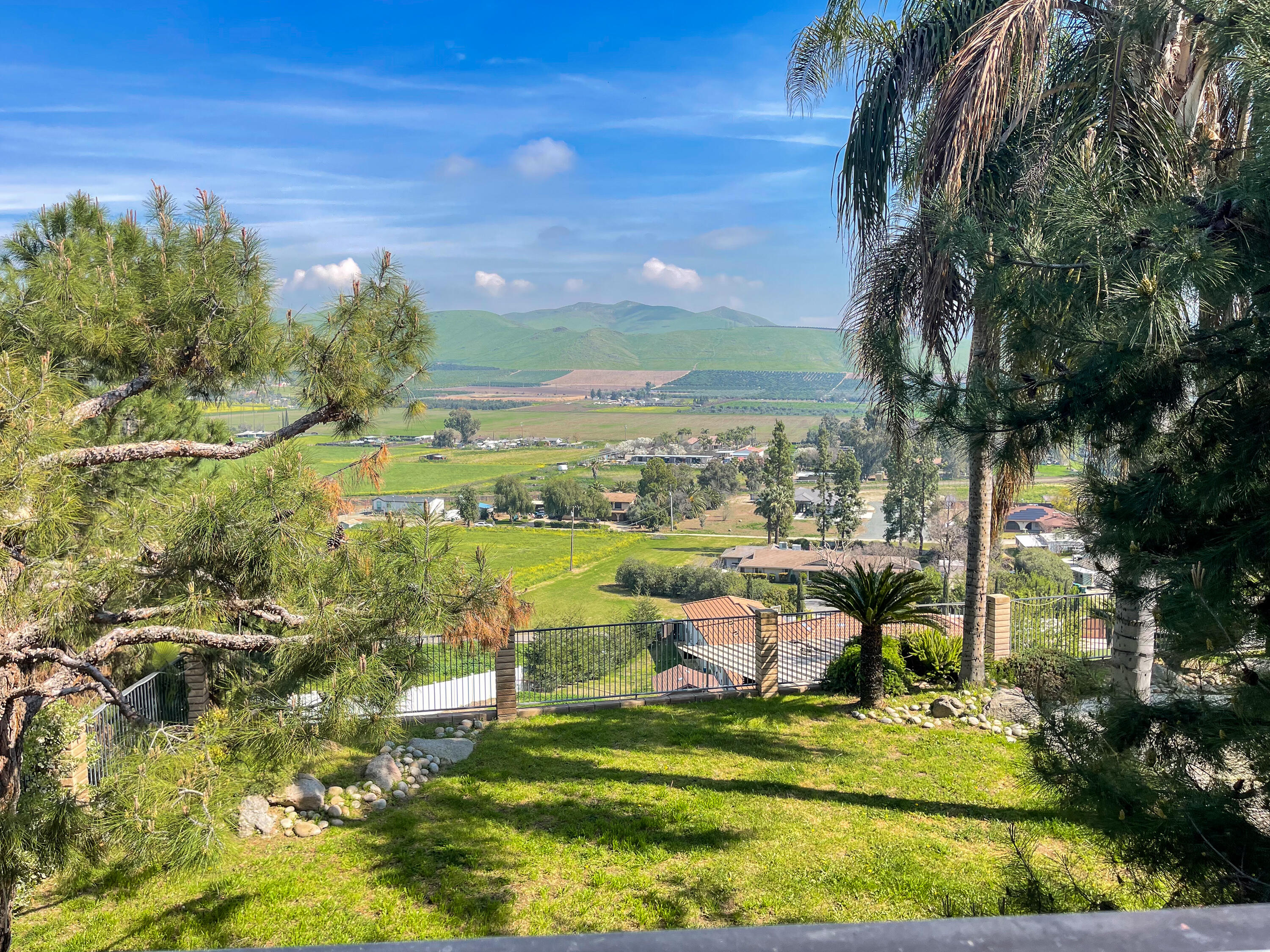 1380 N Highland Dr, Porterville, CA 93257