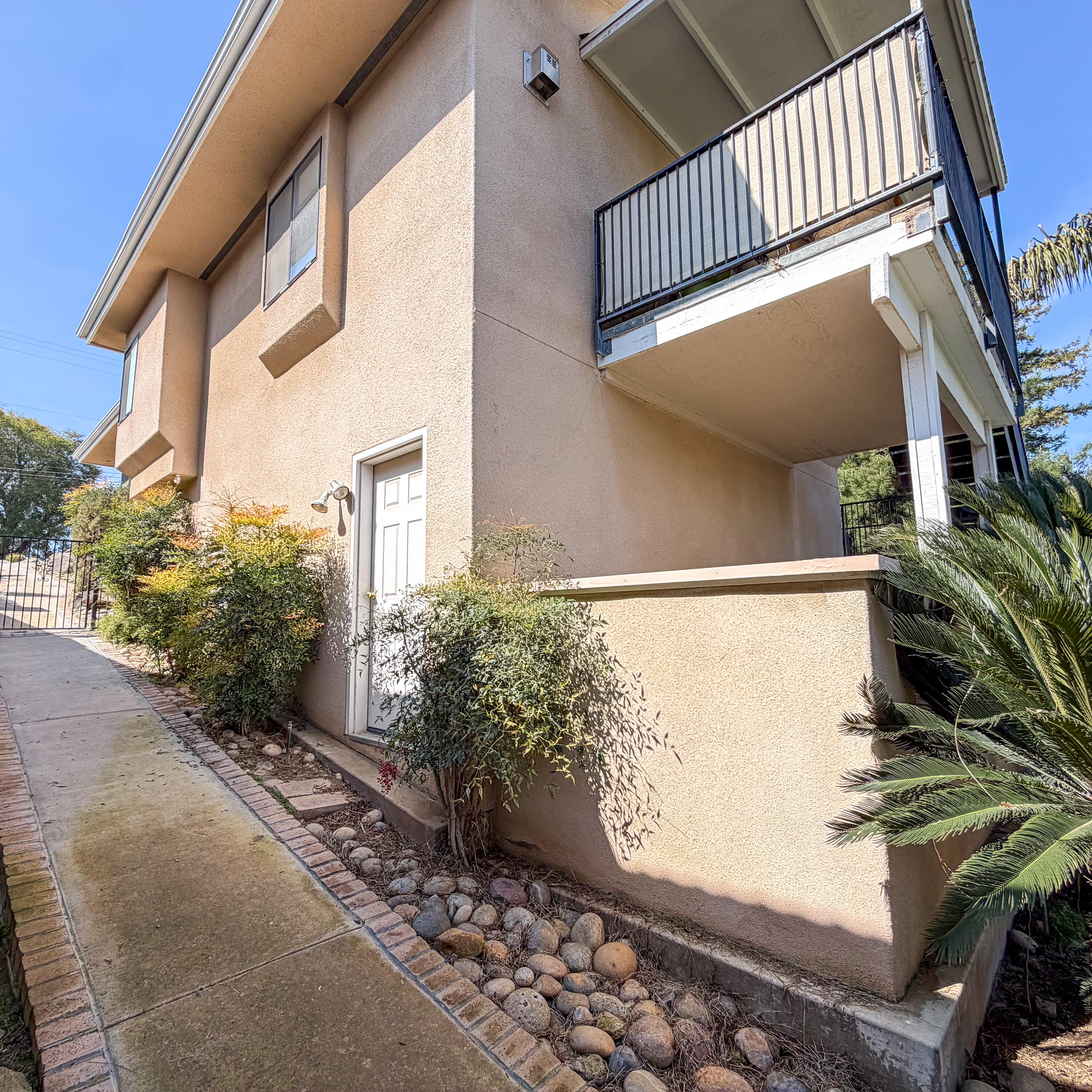 1380 N Highland Dr, Porterville, CA 93257