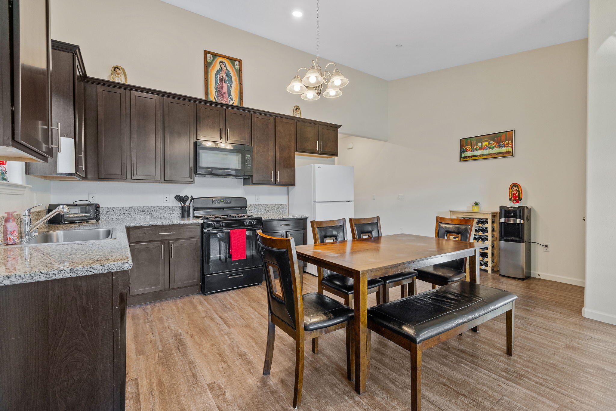 1237 E Orange St, Avenal, CA 93204