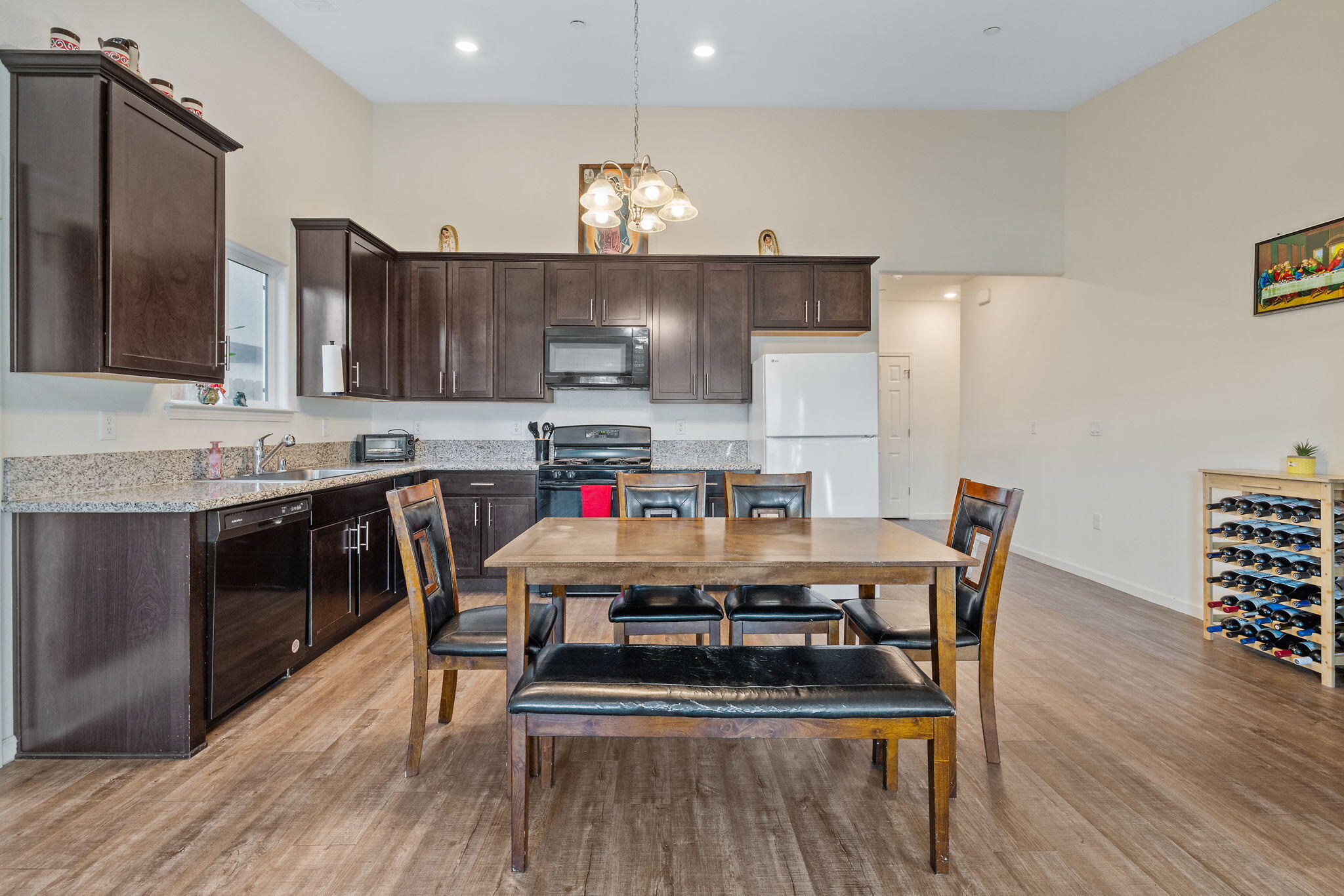 1237 E Orange St, Avenal, CA 93204