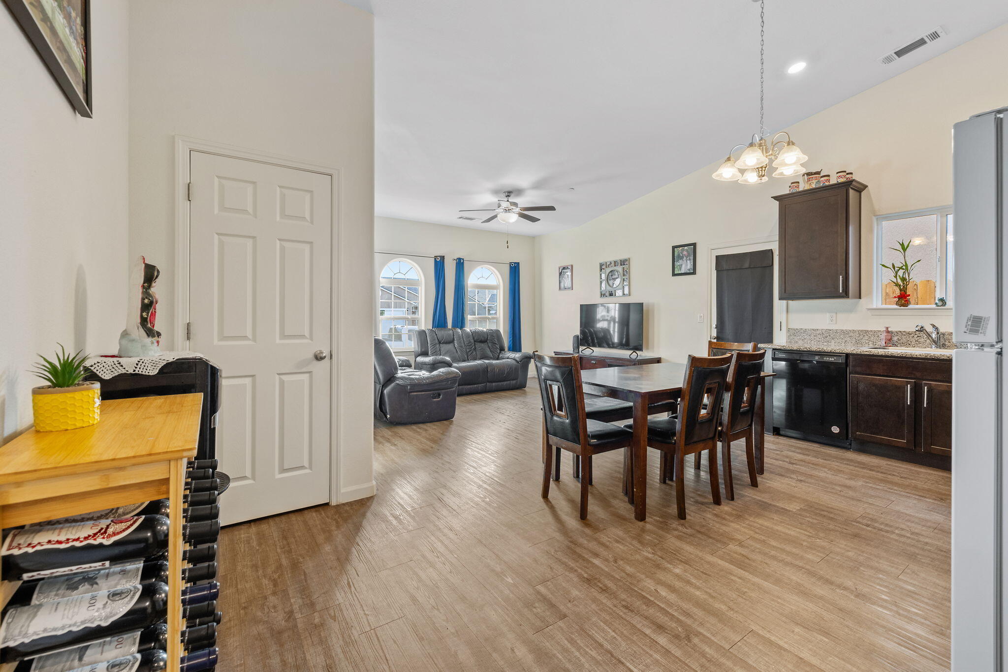 1237 E Orange St, Avenal, CA 93204