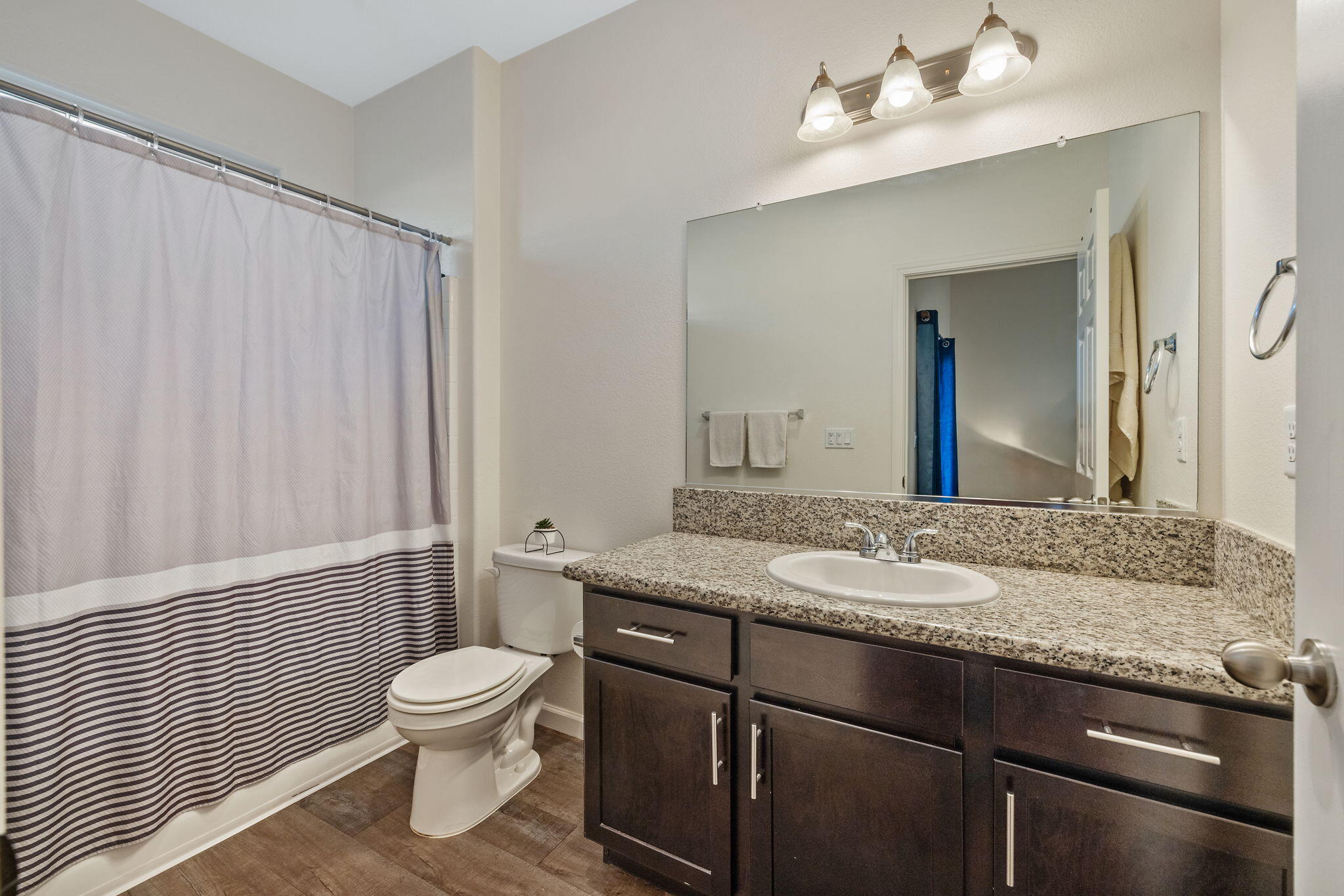 1237 E Orange St, Avenal, CA 93204